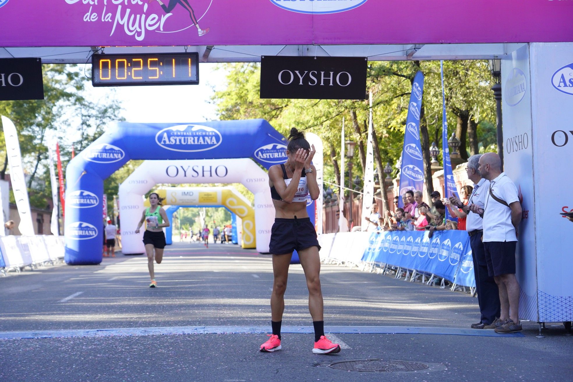 Todas las fotos de meta de la Carrera de la Mujer de Sevilla 2023.  9940