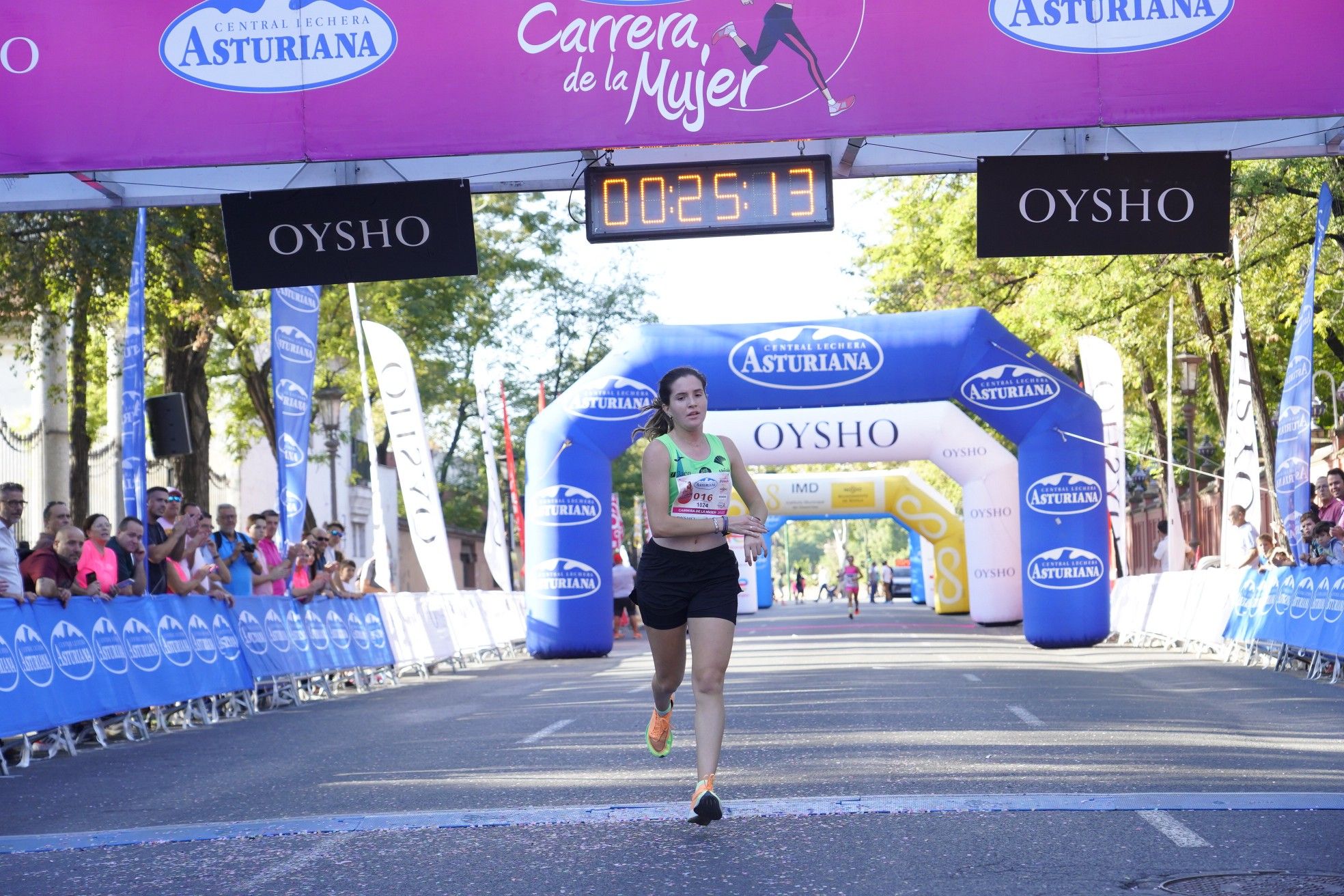 Todas las fotos de meta de la Carrera de la Mujer de Sevilla 2023.  9945