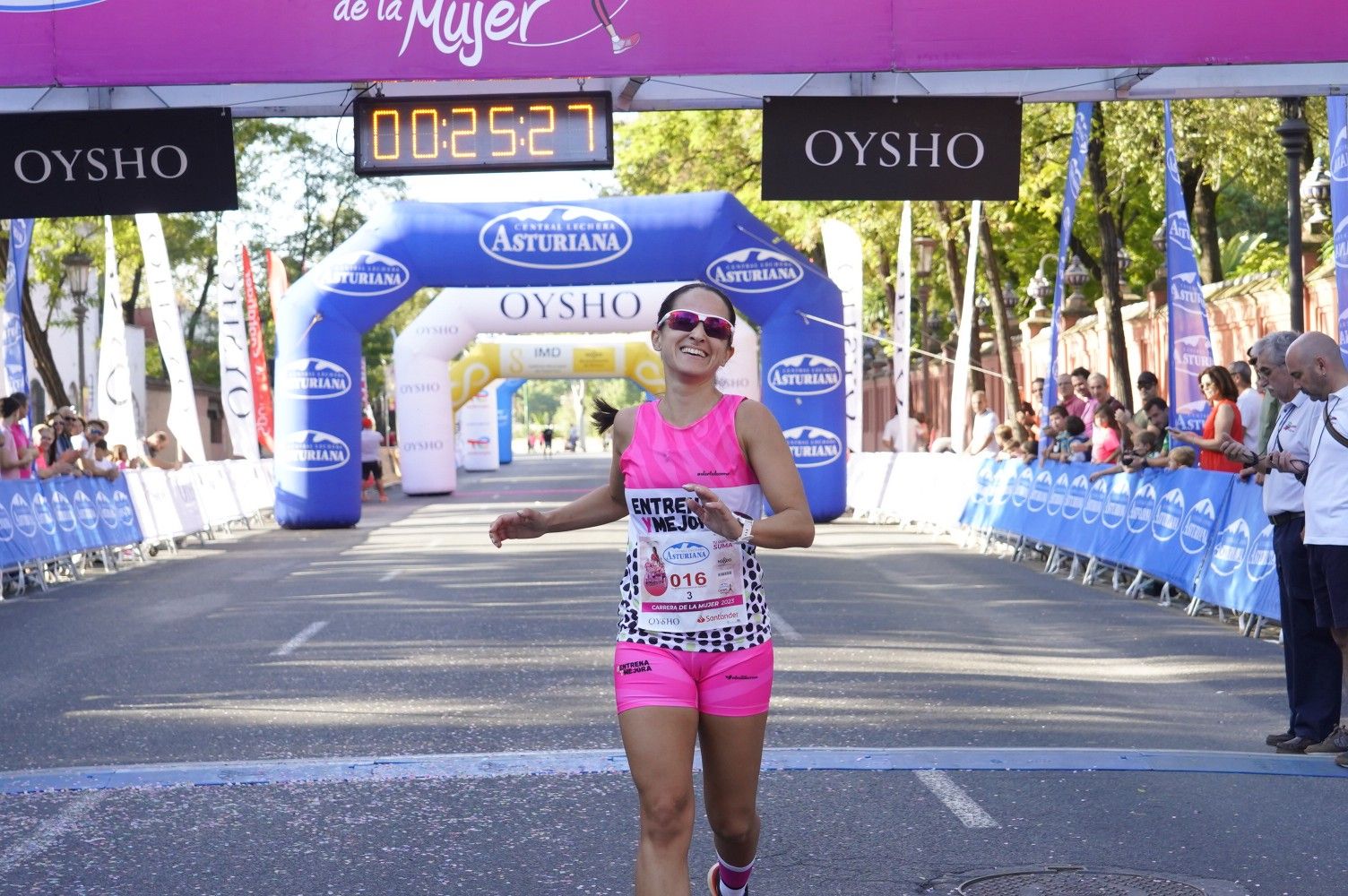 Todas las fotos de meta de la Carrera de la Mujer de Sevilla 2023.  9950