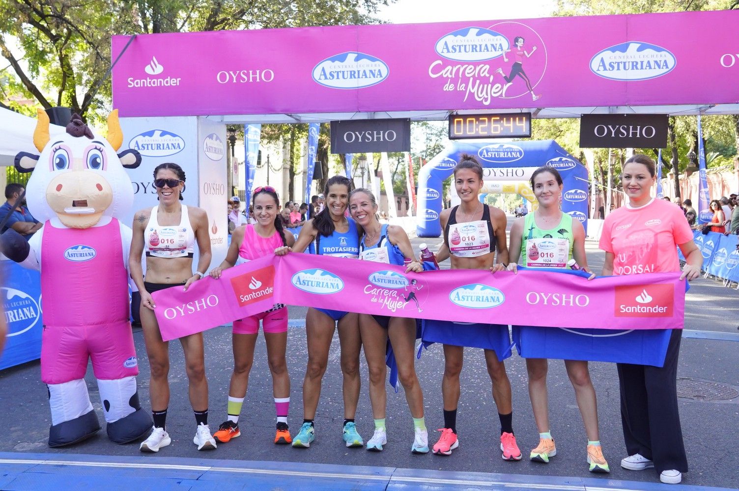 Todas las fotos de meta de la Carrera de la Mujer de Sevilla 2023.  9975