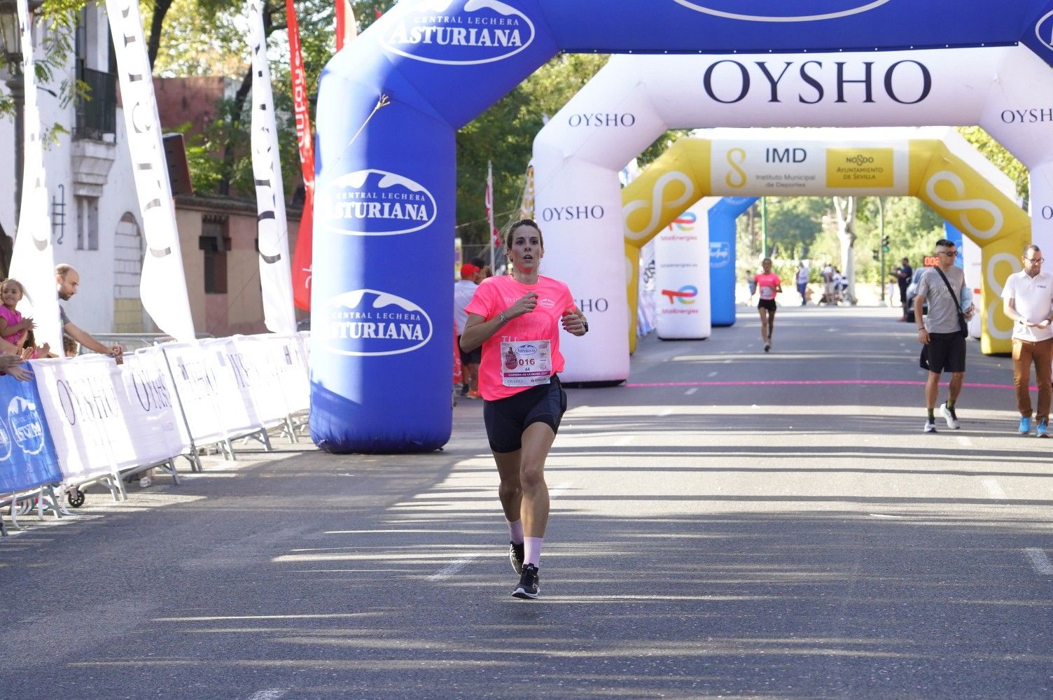 Todas las fotos de meta de la Carrera de la Mujer de Sevilla 2023.  9986