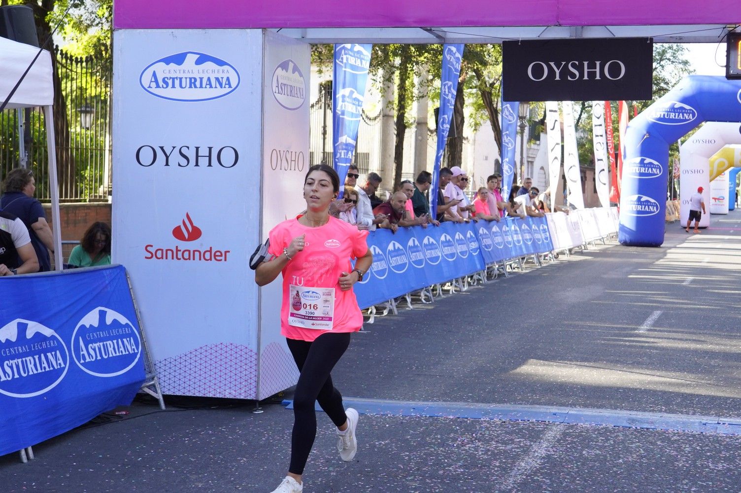 Todas las fotos de meta de la Carrera de la Mujer de Sevilla 2023.  9994