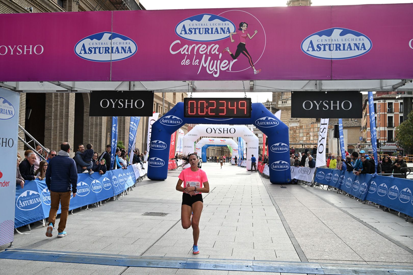 Todas las fotos de la Carrera de la Mujer de Zaragoza 2023. 4321