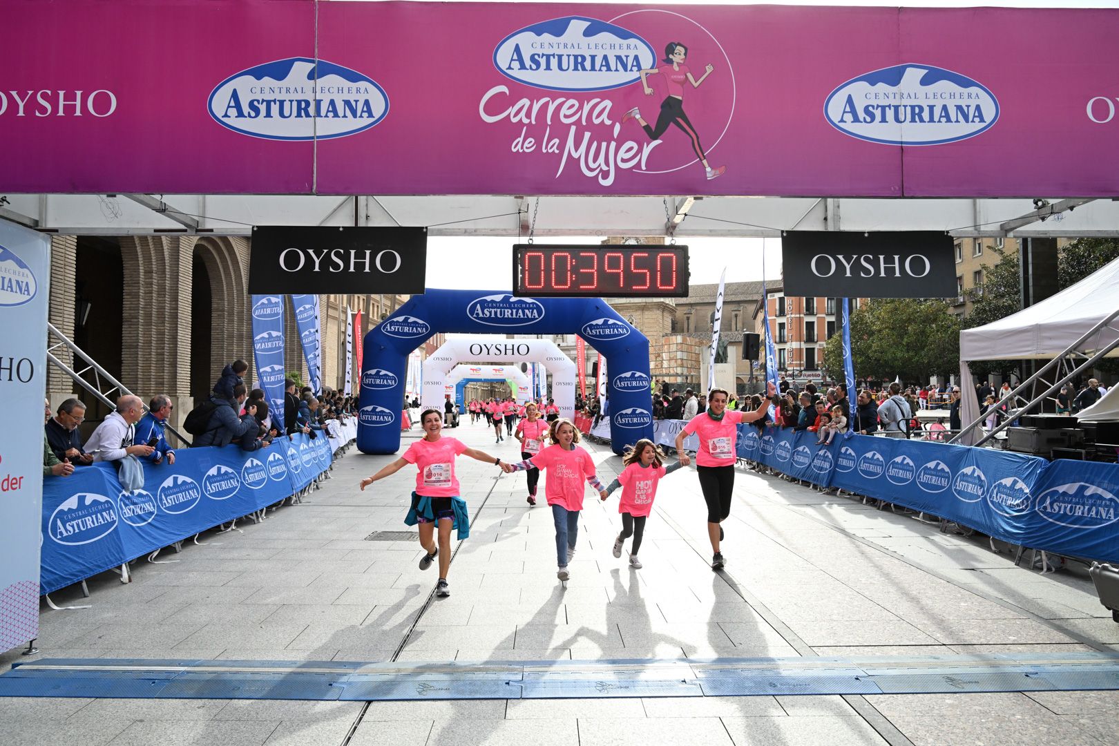 Todas las fotos de la Carrera de la Mujer de Zaragoza 2023. 5024