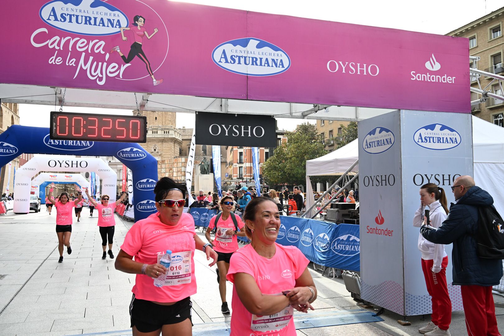 Todas las fotos de la Carrera de la Mujer de Zaragoza 2023. 4544