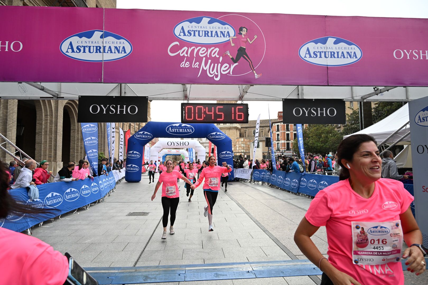 Todas las fotos de la Carrera de la Mujer de Zaragoza 2023. 5420