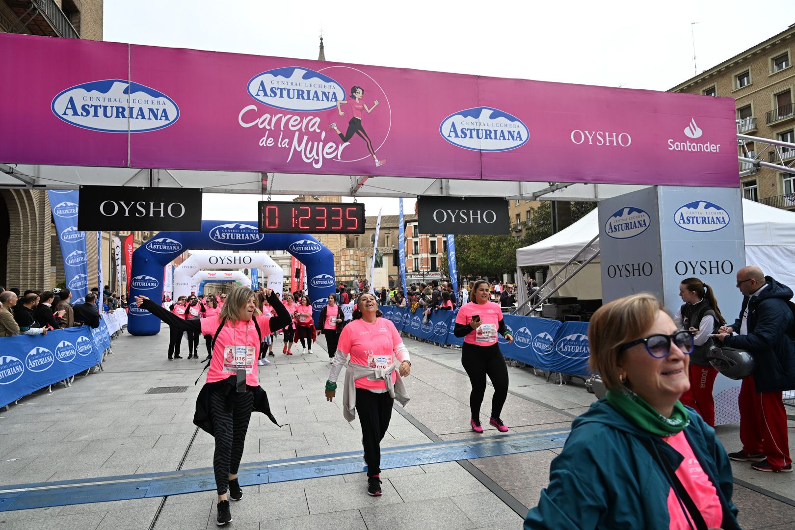 Todas las fotos de la Carrera de la Mujer de Zaragoza 2023. 8171