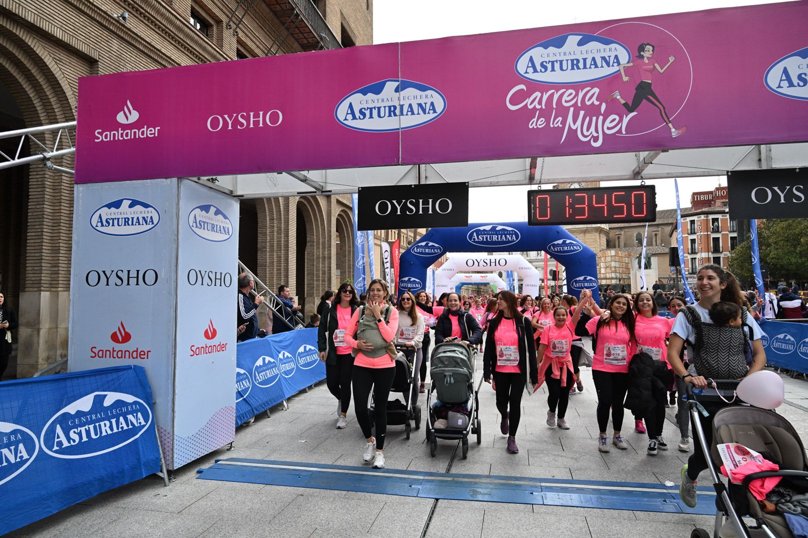 Todas las fotos de la Carrera de la Mujer de Zaragoza 2023. 9042