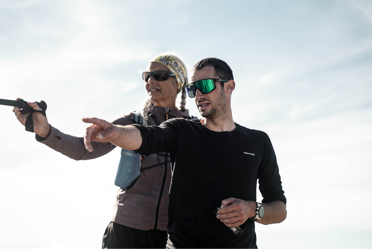 Kilian Jornet y su madre durante el reto en los Pirineos, donde esta sirvió de apoyo logísitico. NNORMAL. Kilian Jornet y su madre durante el reto en los Pirineos, donde esta sirvió de apoyo logísitico. NNORMAL.