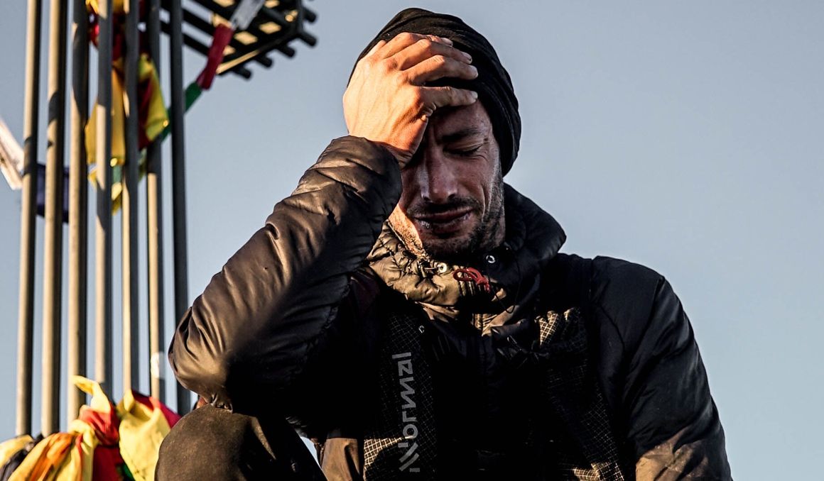 Kilian Jornet tras finalizar en los Pirineos uno de los retos más espectaculares de su trayectoria profesional y vital. LYMBUS.