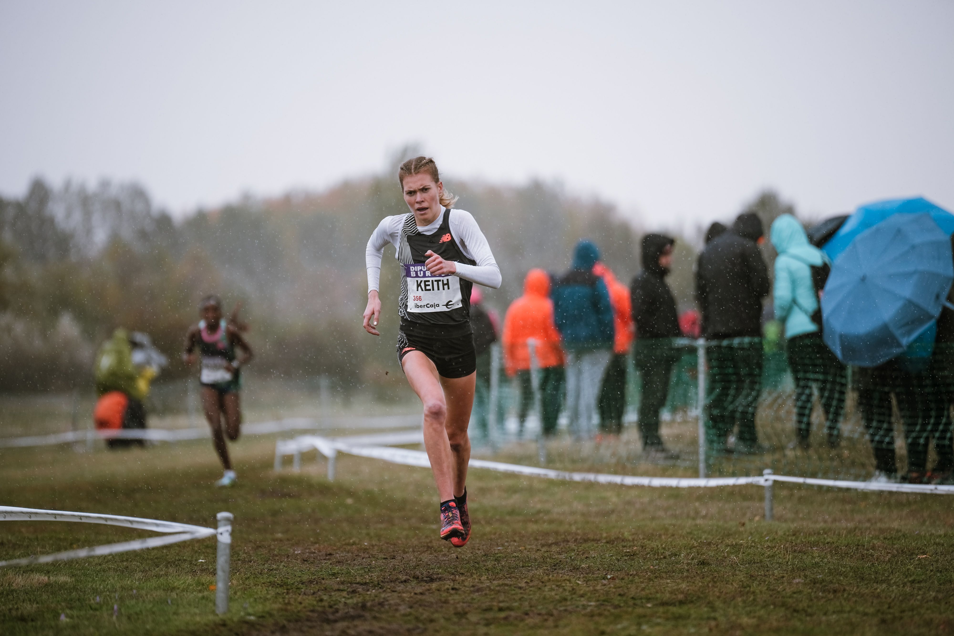 La británica Megan Keith fue la primera atleta no africana en meta del Cross de Atapuerca 2023. SPORTMEDIA.