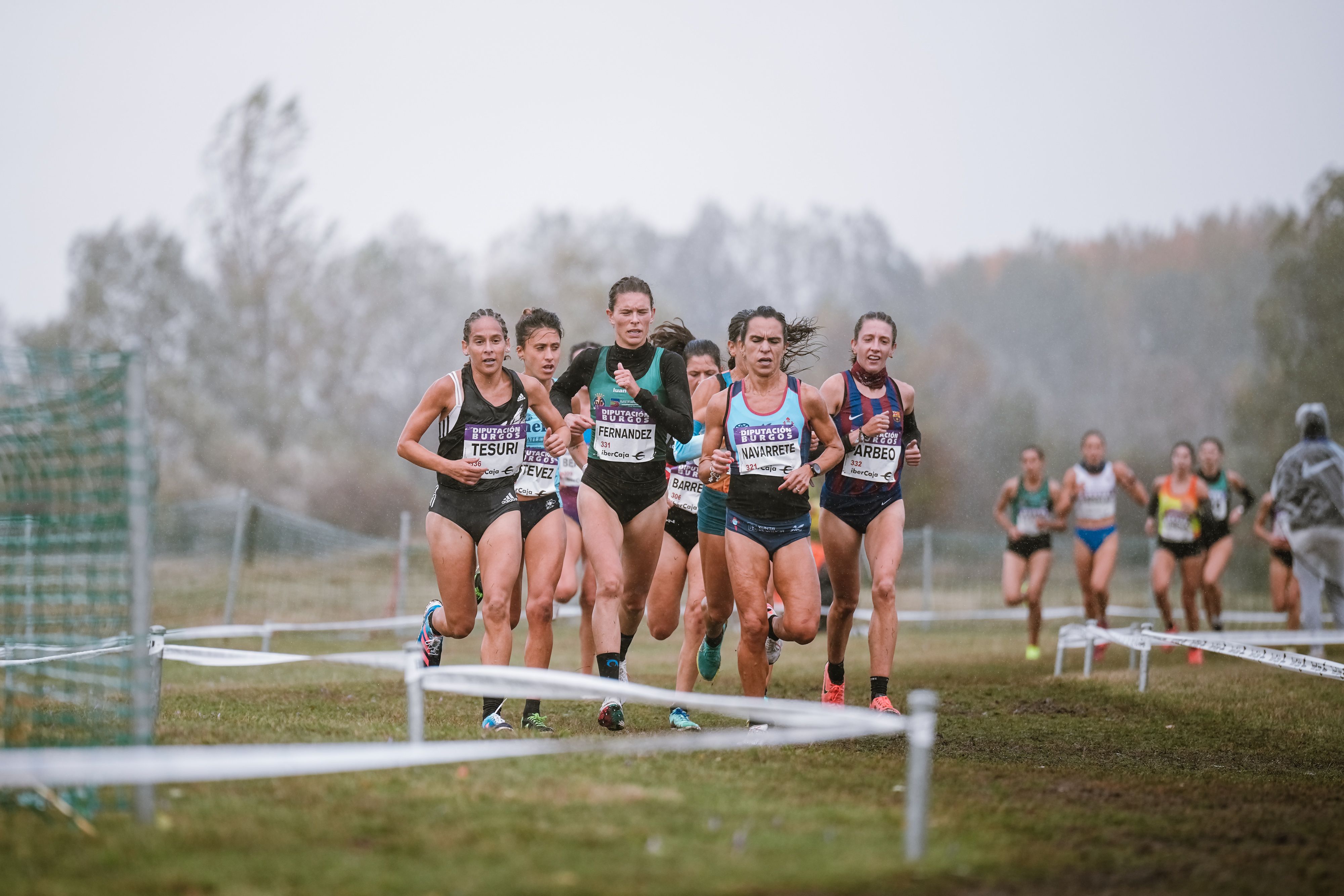 Uno de los grupos con atletas españolas en el Cross de Atapuerca 2023. SPORTMEDIA.