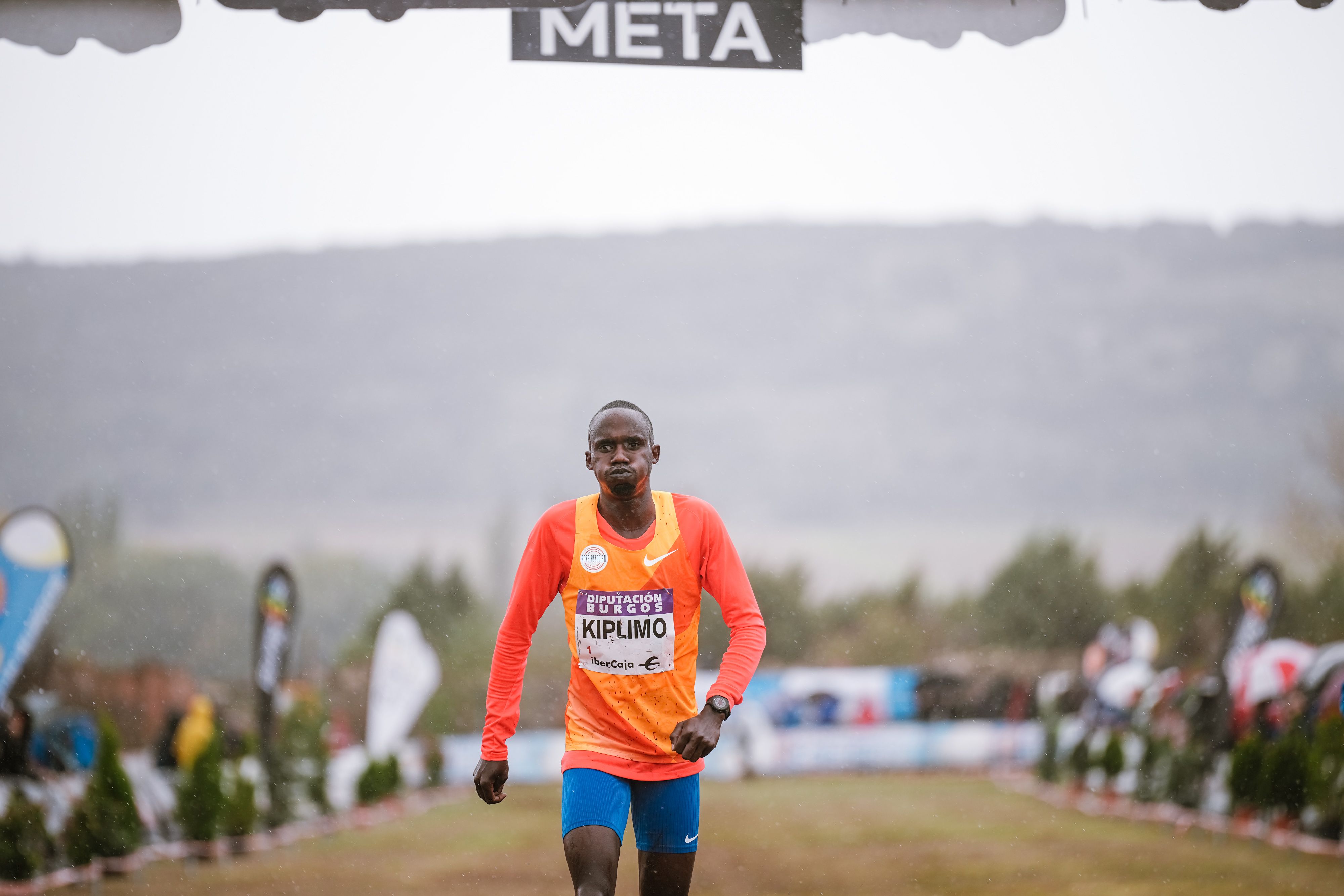Jakob Kiplimo, campeón del mundo de cross y ganador del Cross de Atapuerca 2023. SPORTMEDIA.