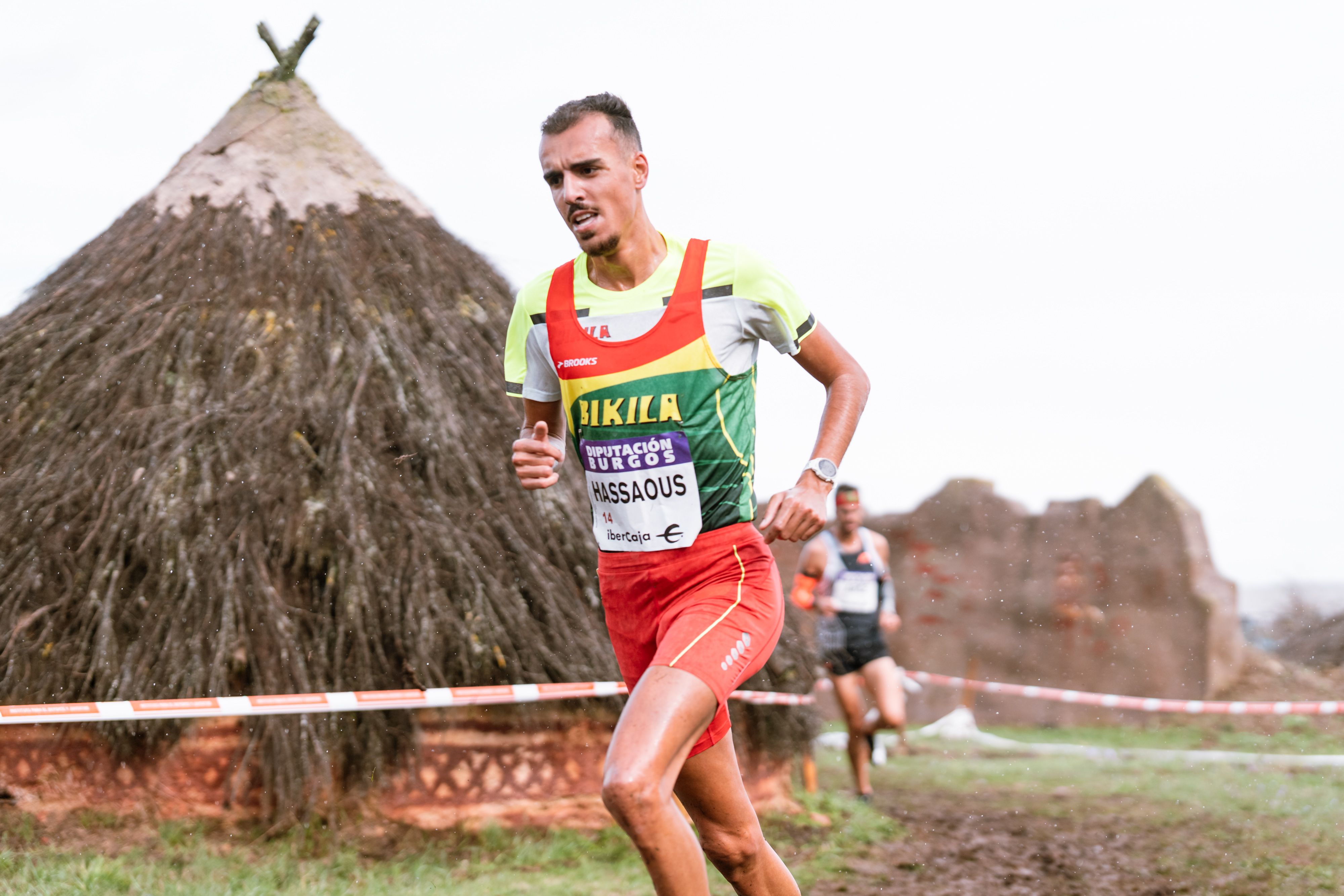 Nassim Hassaous volvió a demostrar que se encuentra en un estado de forma sensacional y fue el primer español en el Cross de Atapuerca 2023. SPORTMEDIA.