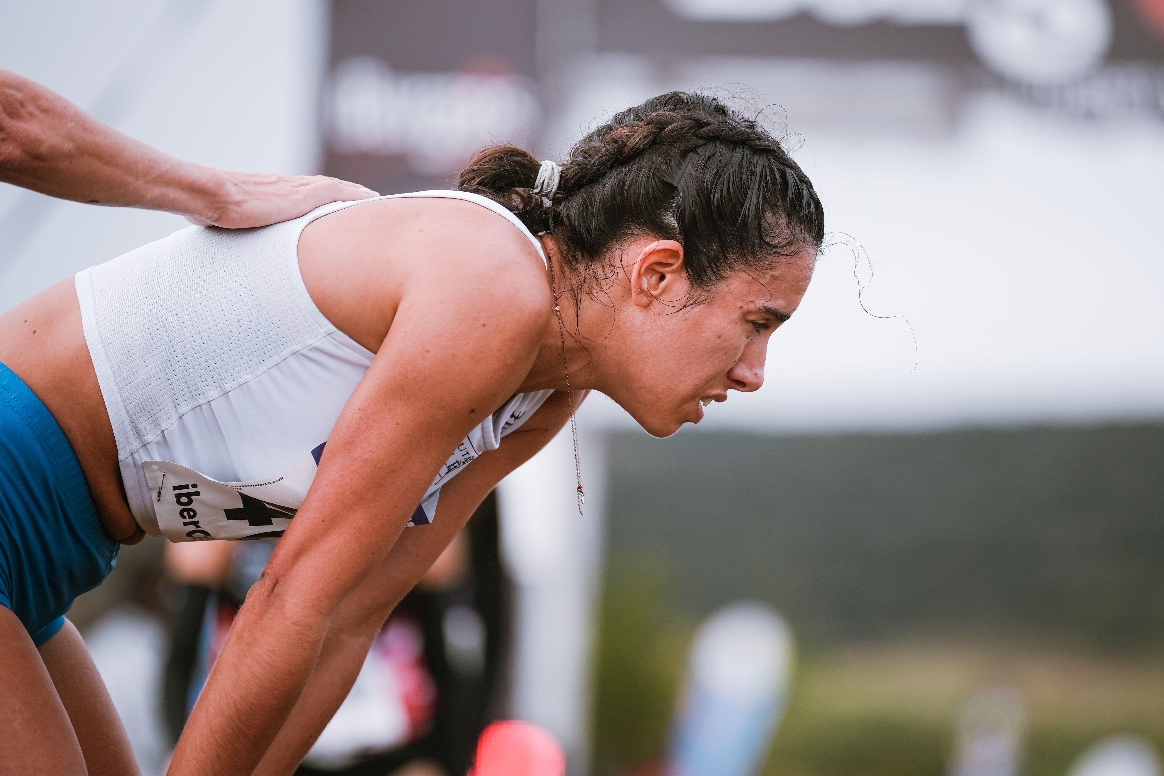Rosalía Tárraga, exhausta tras el Cross de Atapuerca 2023. SPORTMEDIA.