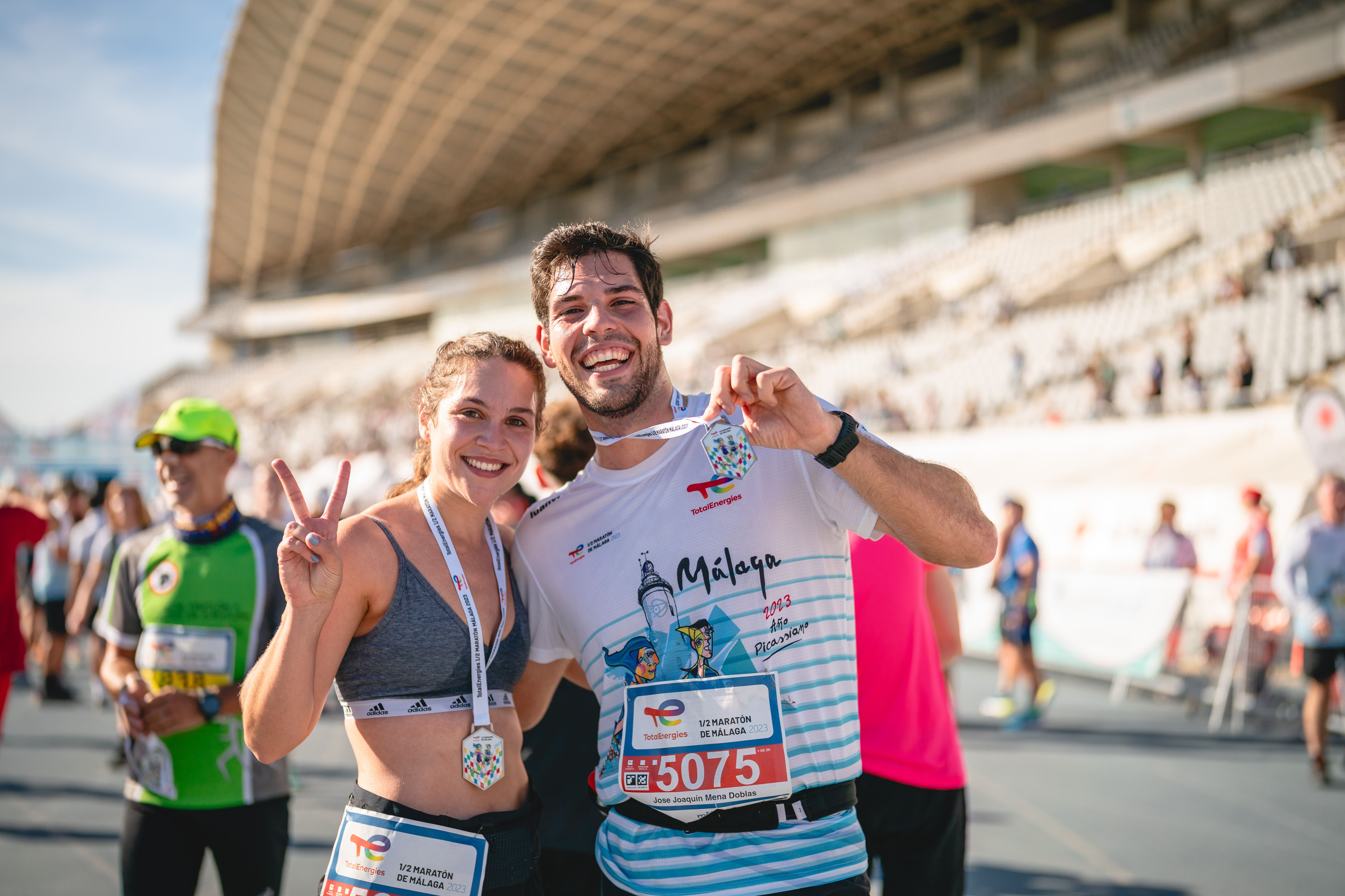 Hay que tomarse en serio la preparación de un medio maratón para disfrutar así en la línea de meta. VSM PHOTOEVENTS.