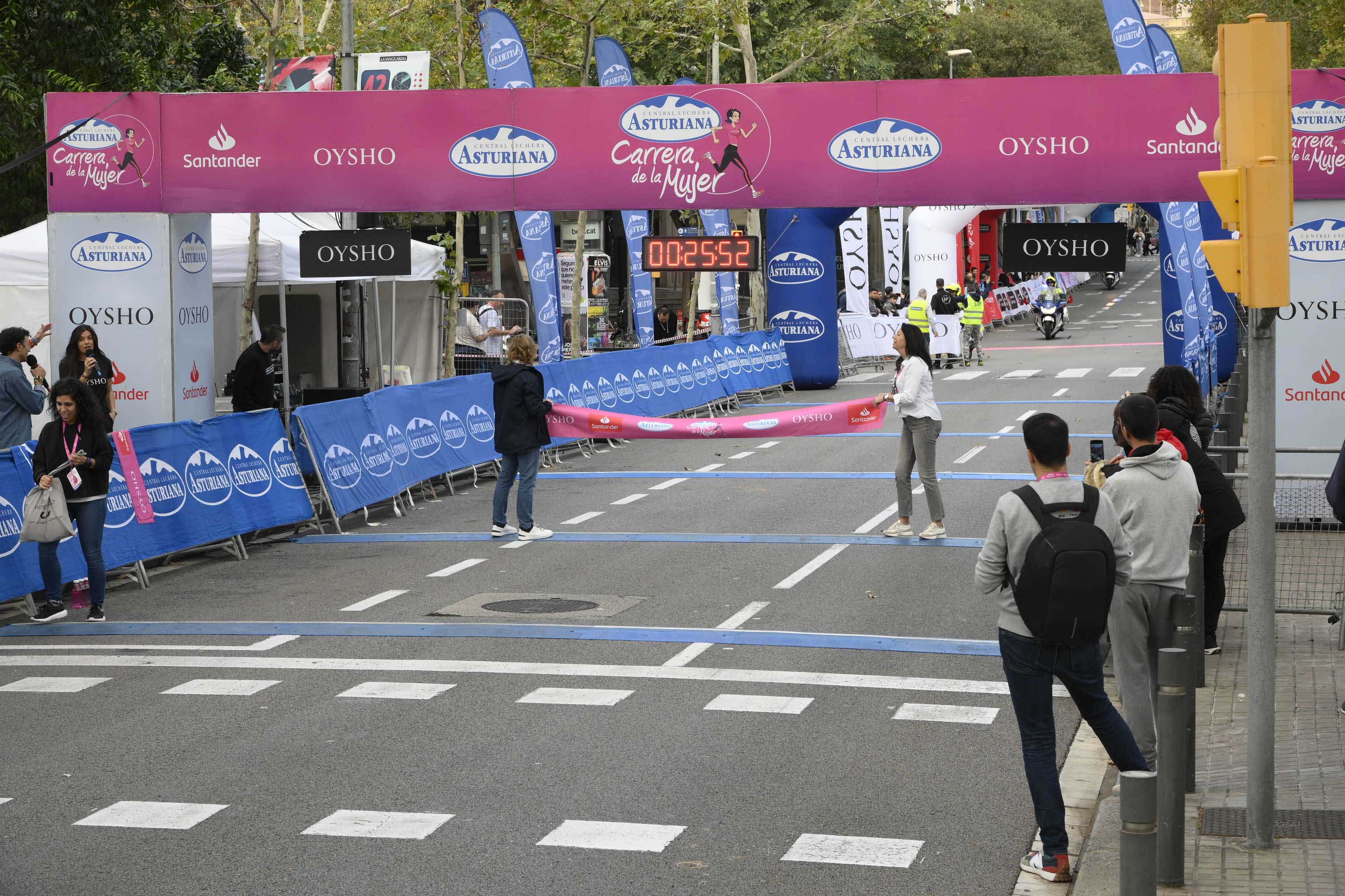 Las mejores fotos de la Carrera de la Mujer de Barcelona 2023. 3896
