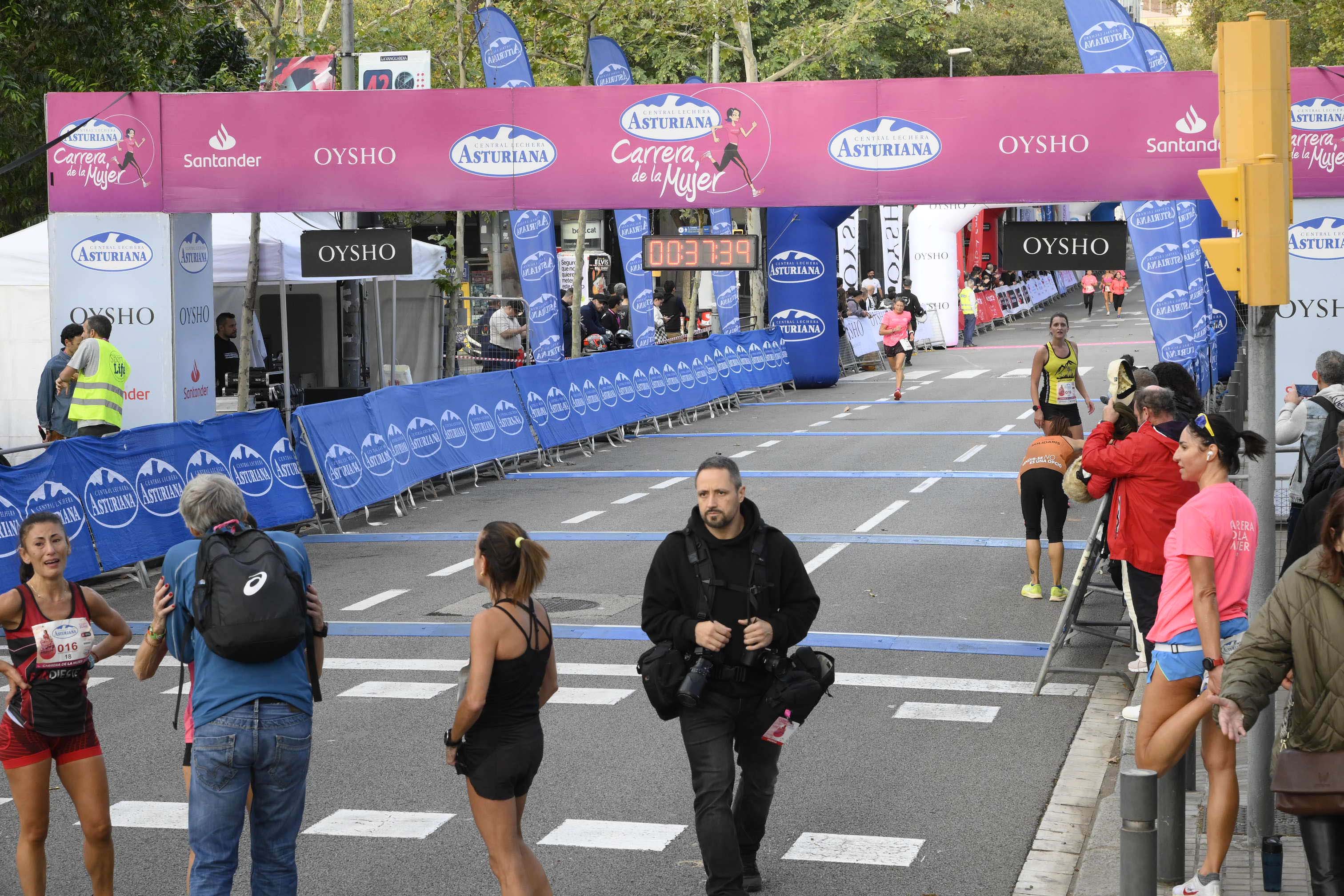 Las mejores fotos de la Carrera de la Mujer de Barcelona 2023. 4211
