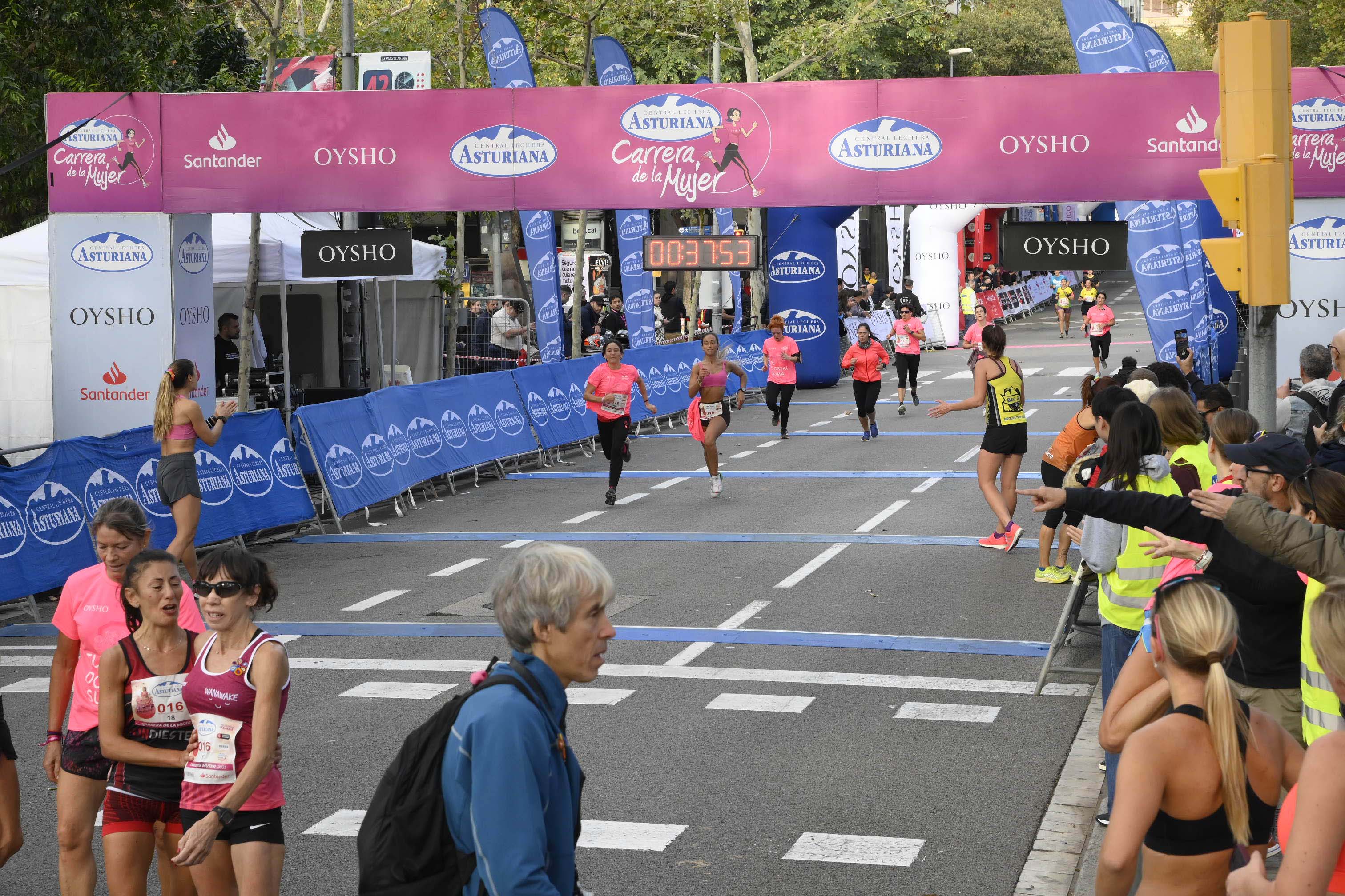 Las mejores fotos de la Carrera de la Mujer de Barcelona 2023. 4218