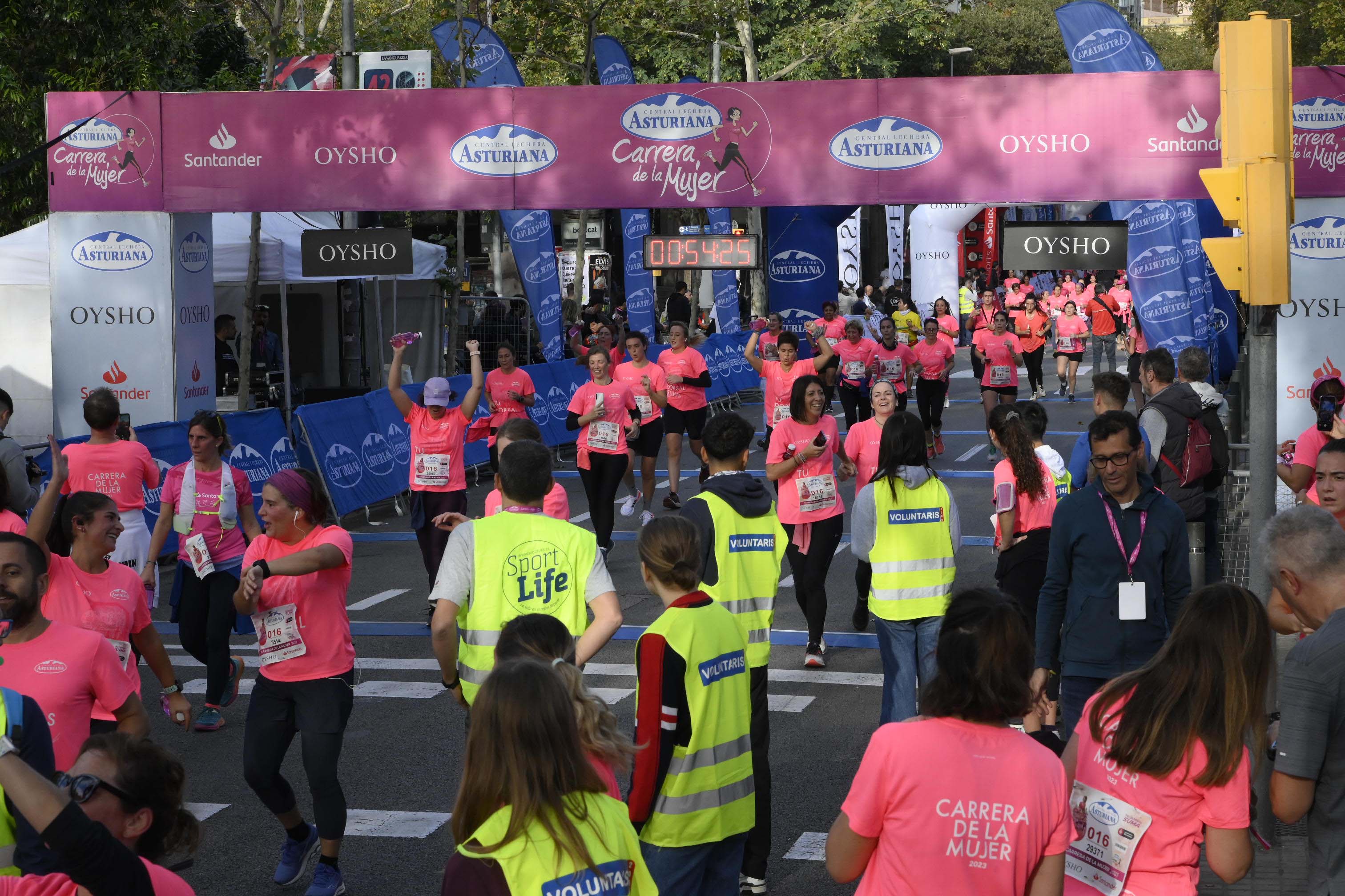Las mejores fotos de la Carrera de la Mujer de Barcelona 2023. 4709