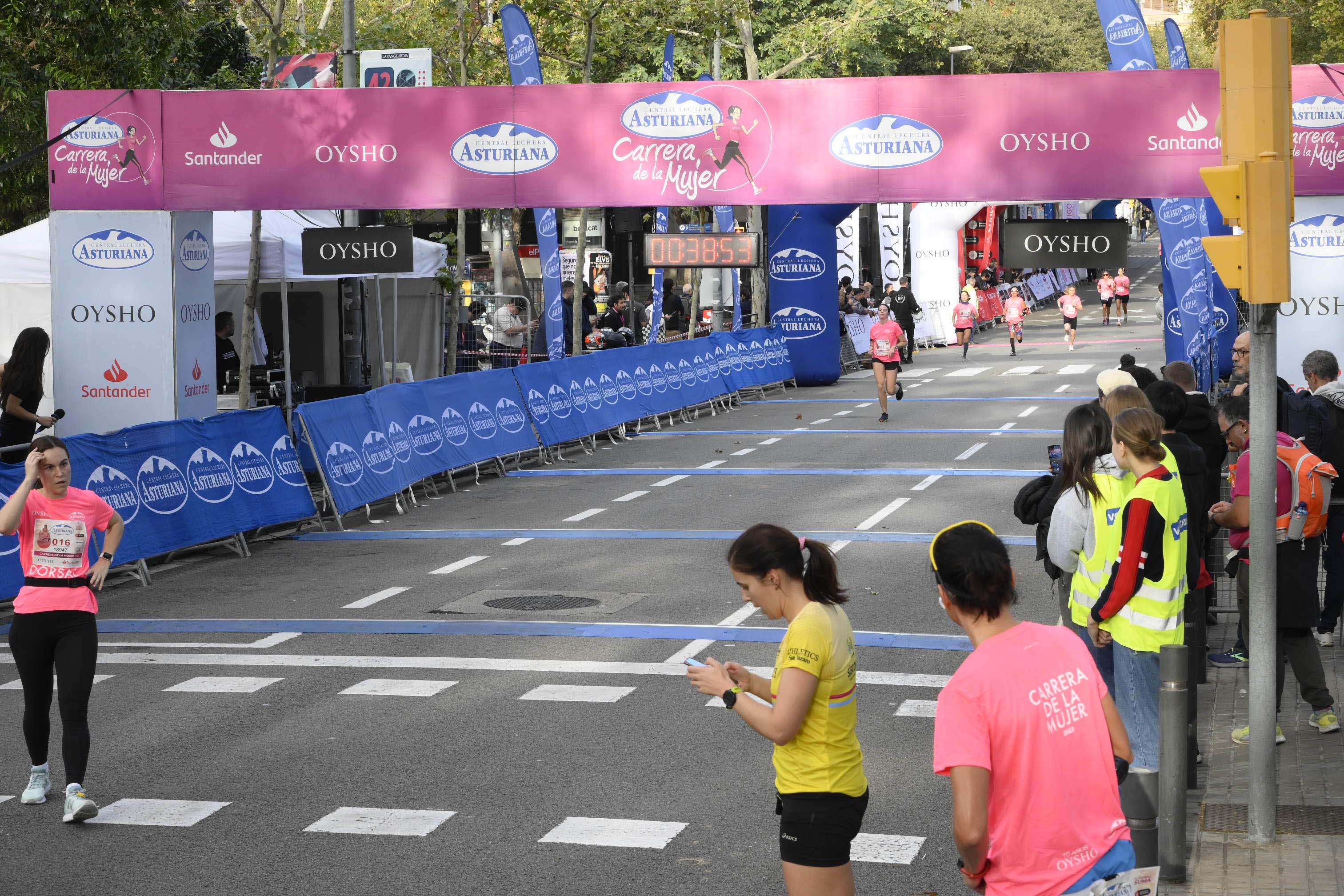 Las mejores fotos de la Carrera de la Mujer de Barcelona 2023. 4248