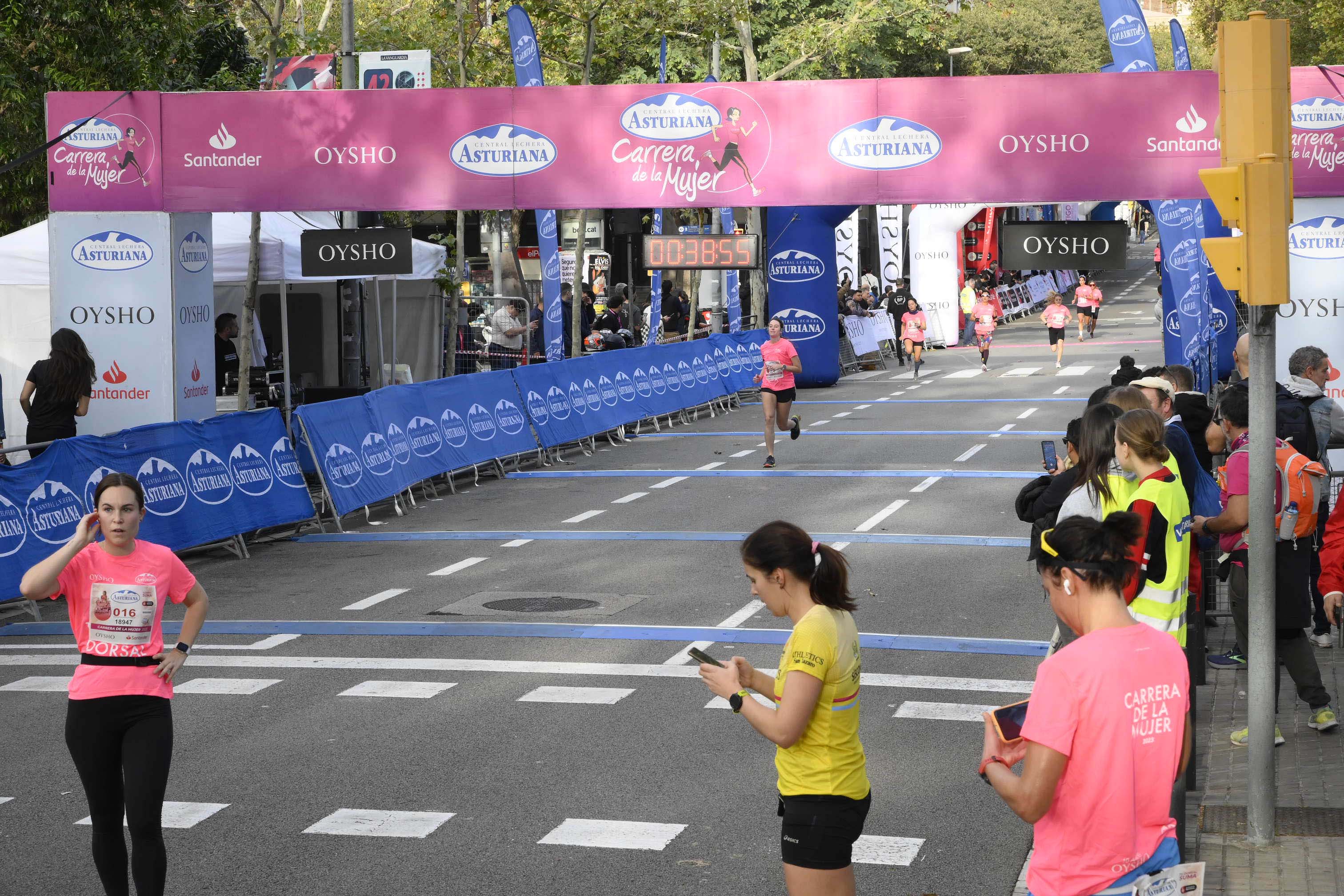Las mejores fotos de la Carrera de la Mujer de Barcelona 2023. 4249