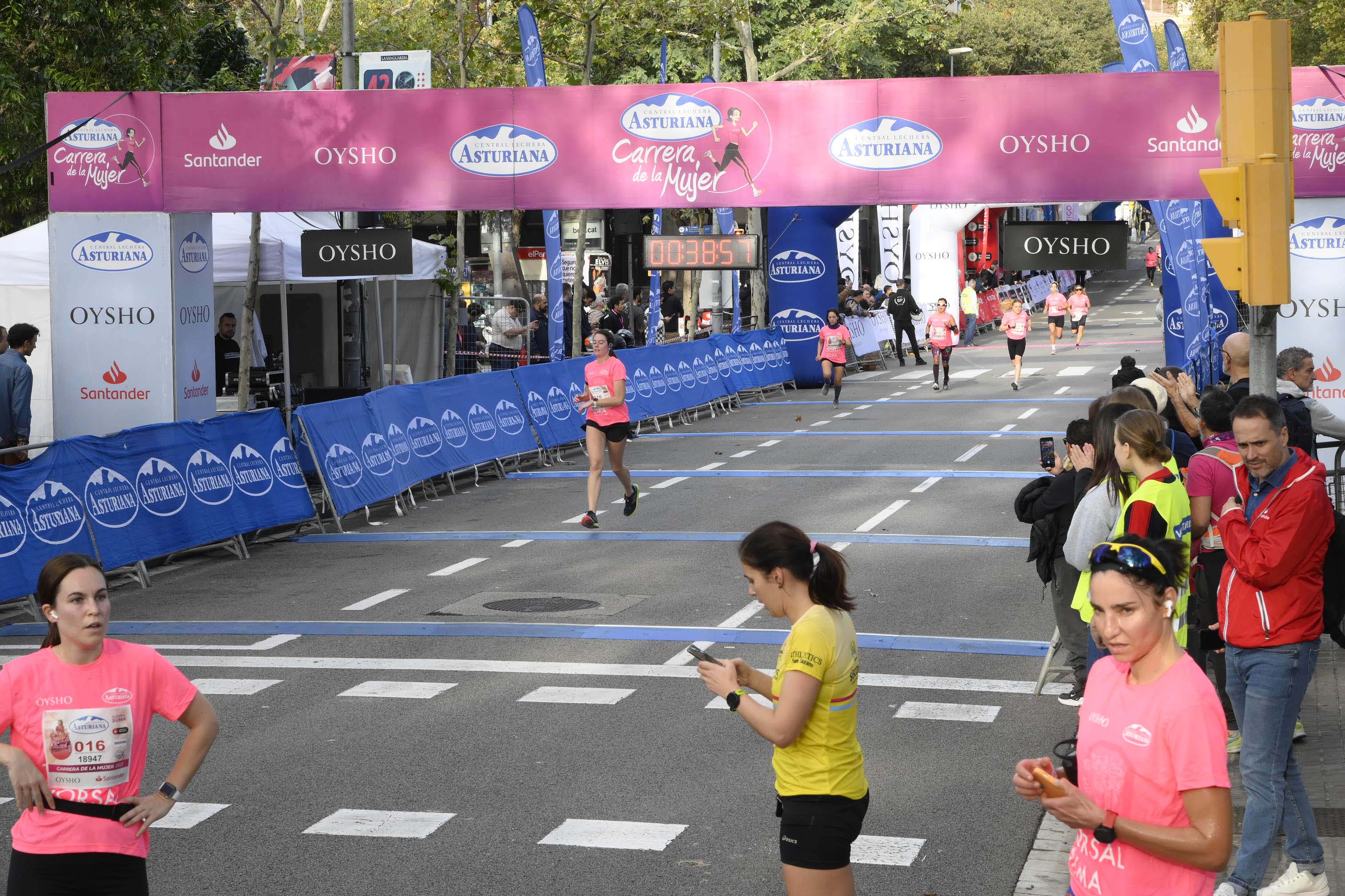 Las mejores fotos de la Carrera de la Mujer de Barcelona 2023. 4250