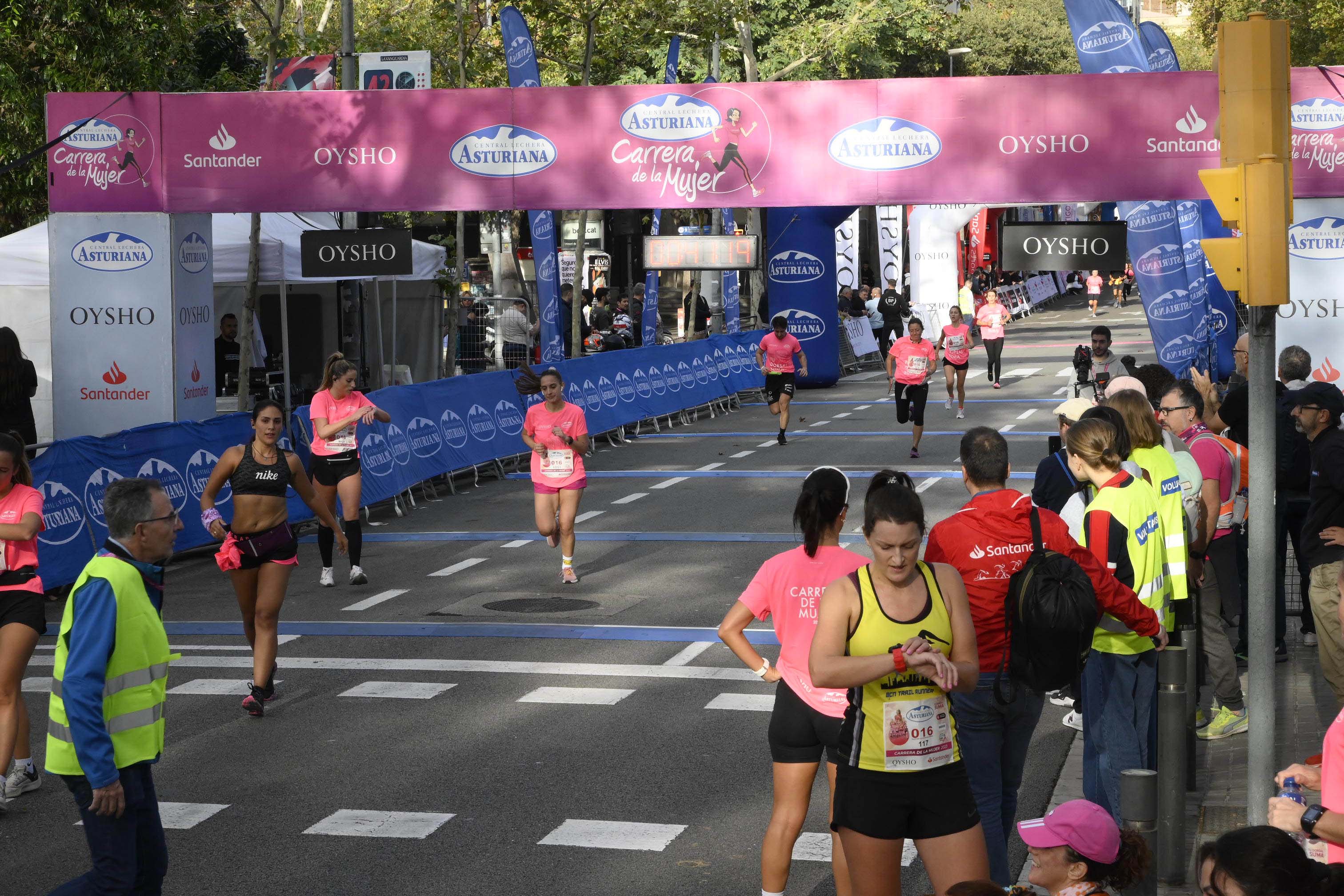 Las mejores fotos de la Carrera de la Mujer de Barcelona 2023. 4321