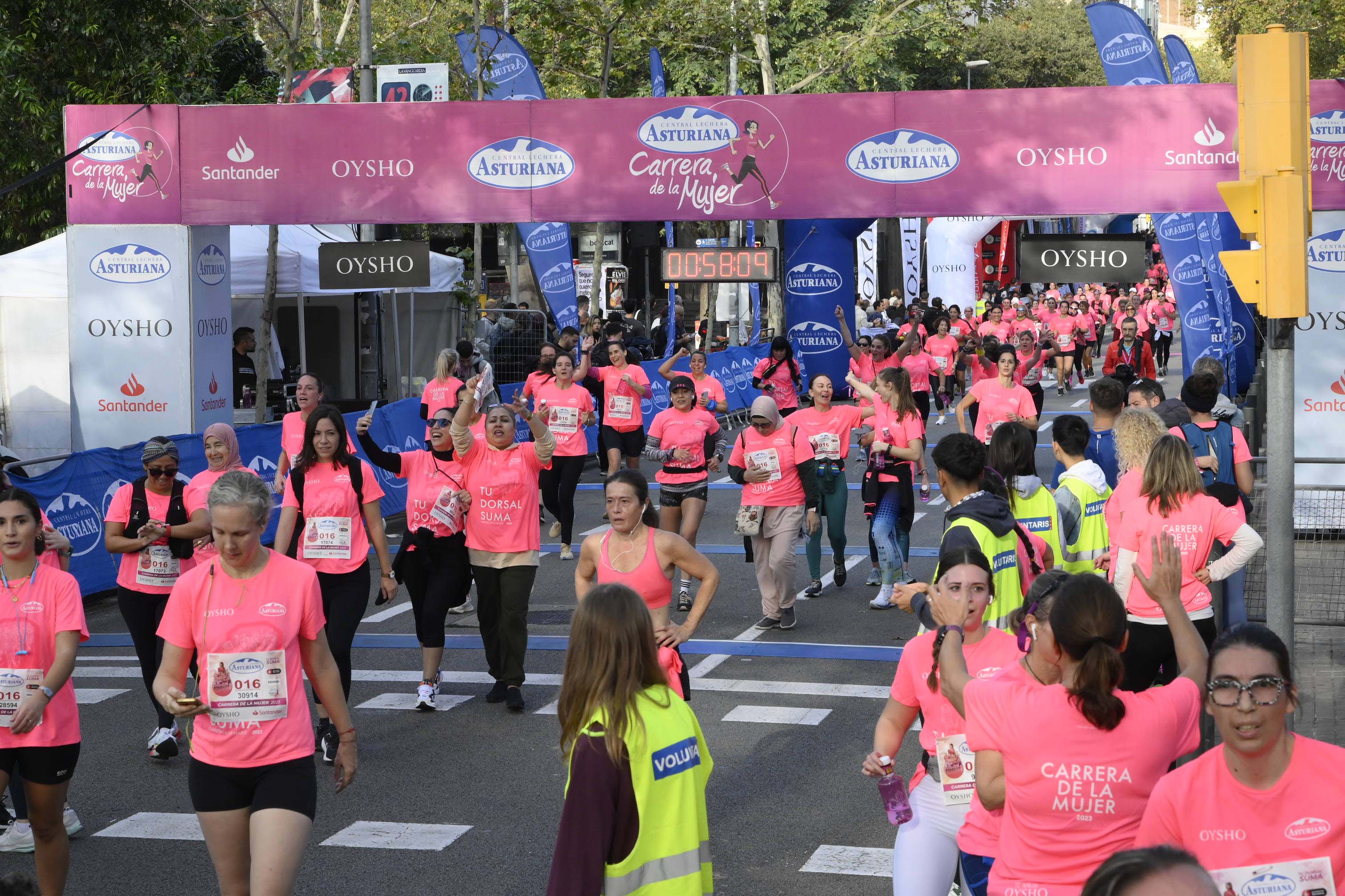 Las mejores fotos de la Carrera de la Mujer de Barcelona 2023. 4821