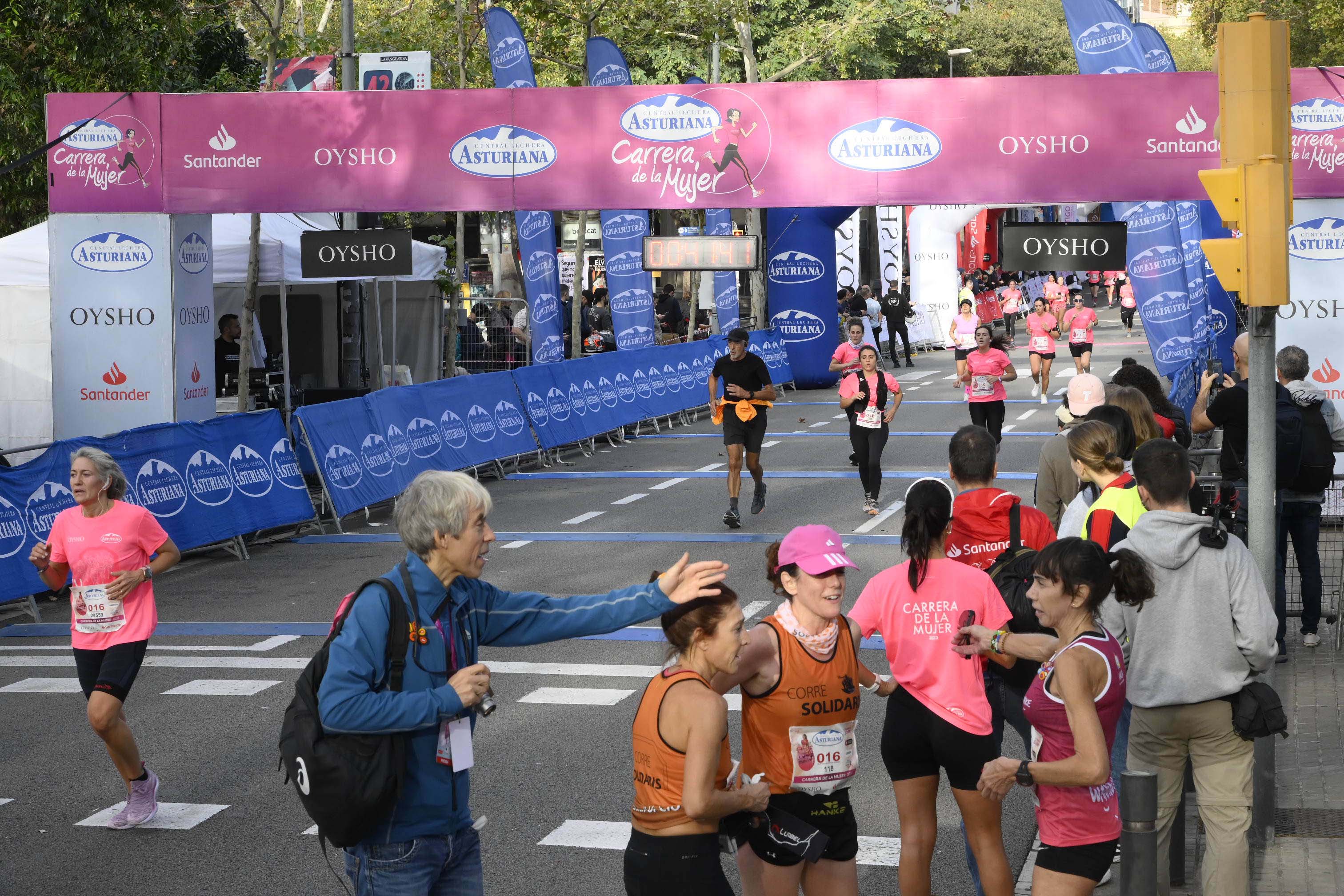 Las mejores fotos de la Carrera de la Mujer de Barcelona 2023. 4327