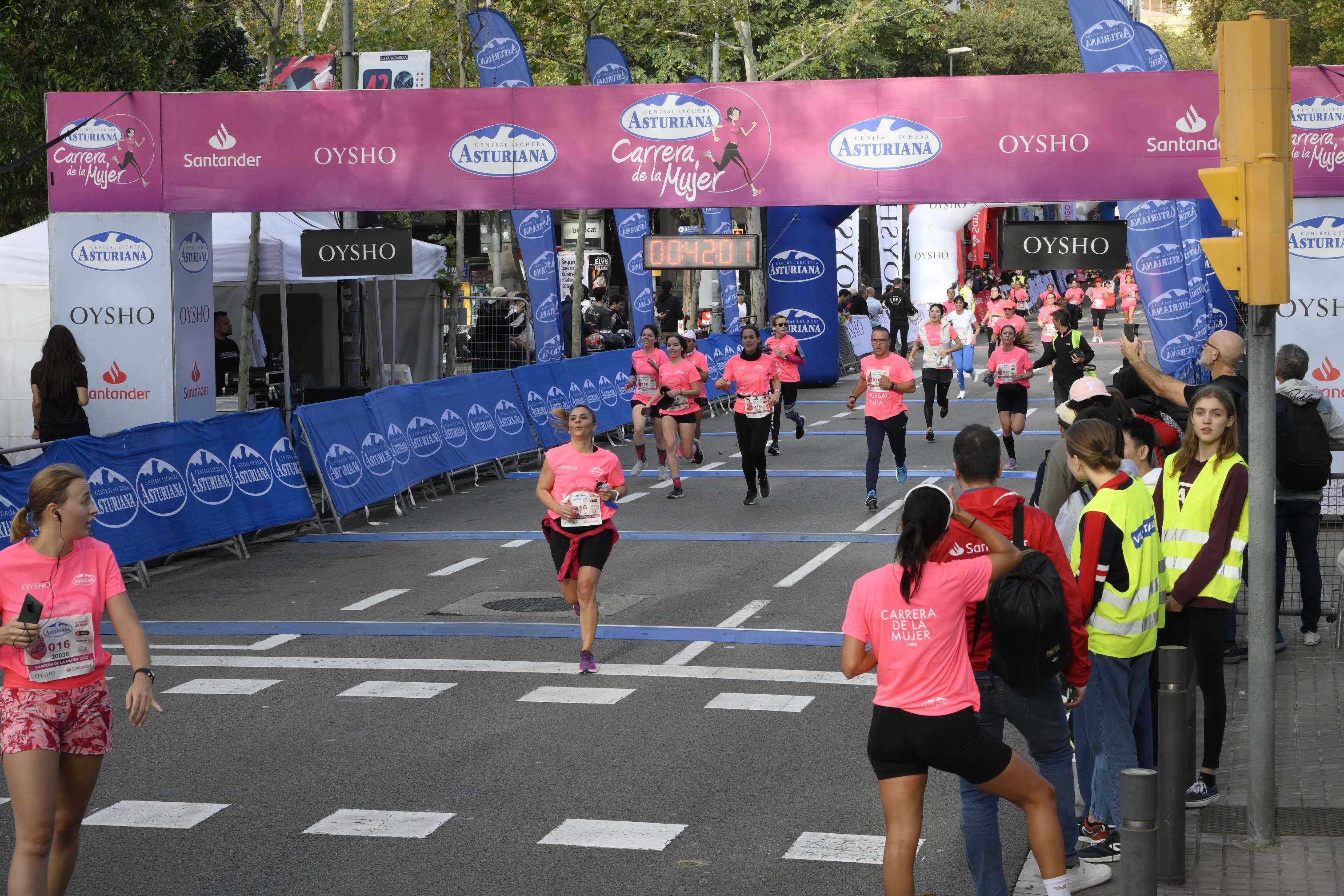Las mejores fotos de la Carrera de la Mujer de Barcelona 2023. 4337