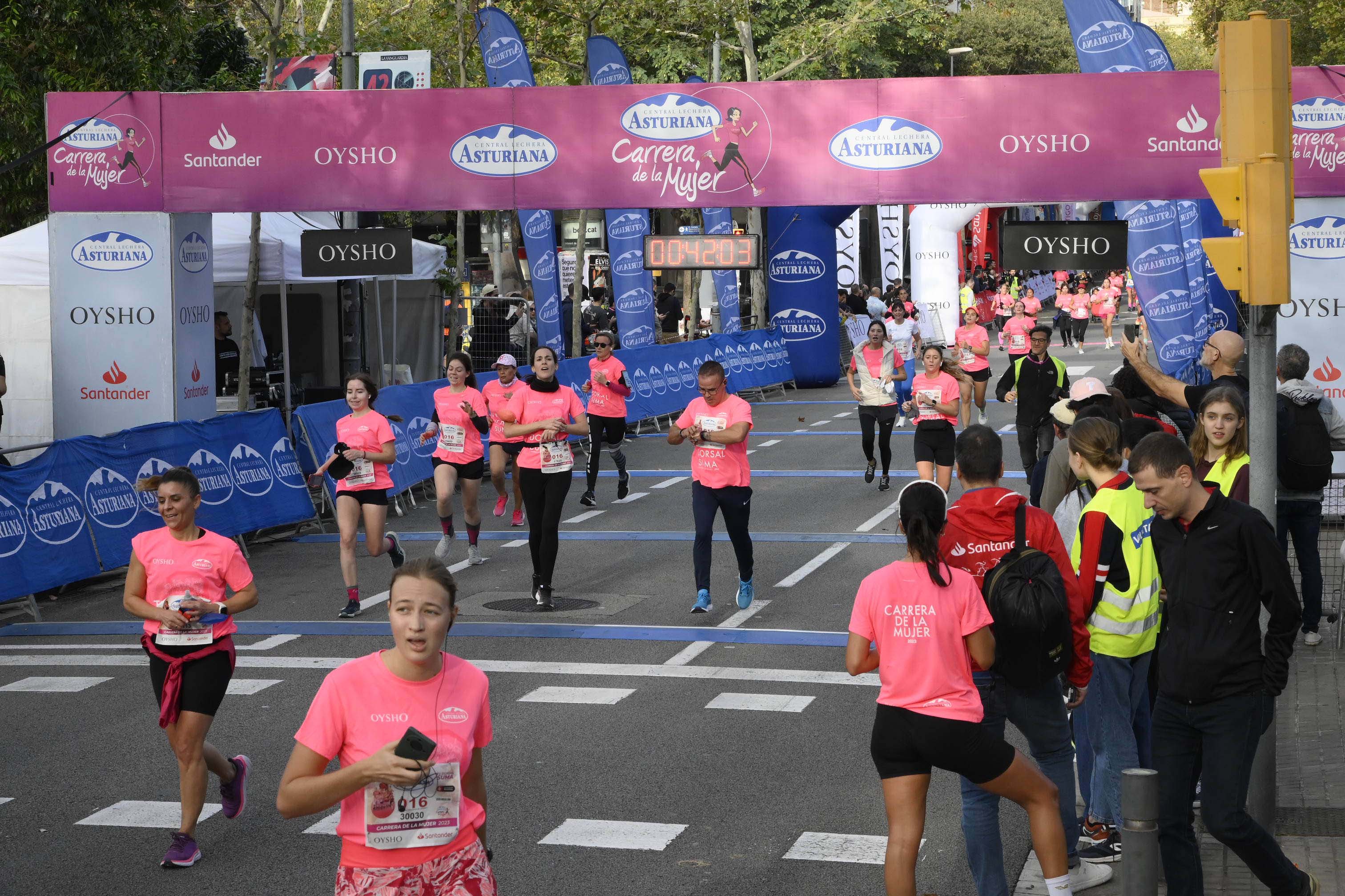 Las mejores fotos de la Carrera de la Mujer de Barcelona 2023. 4338