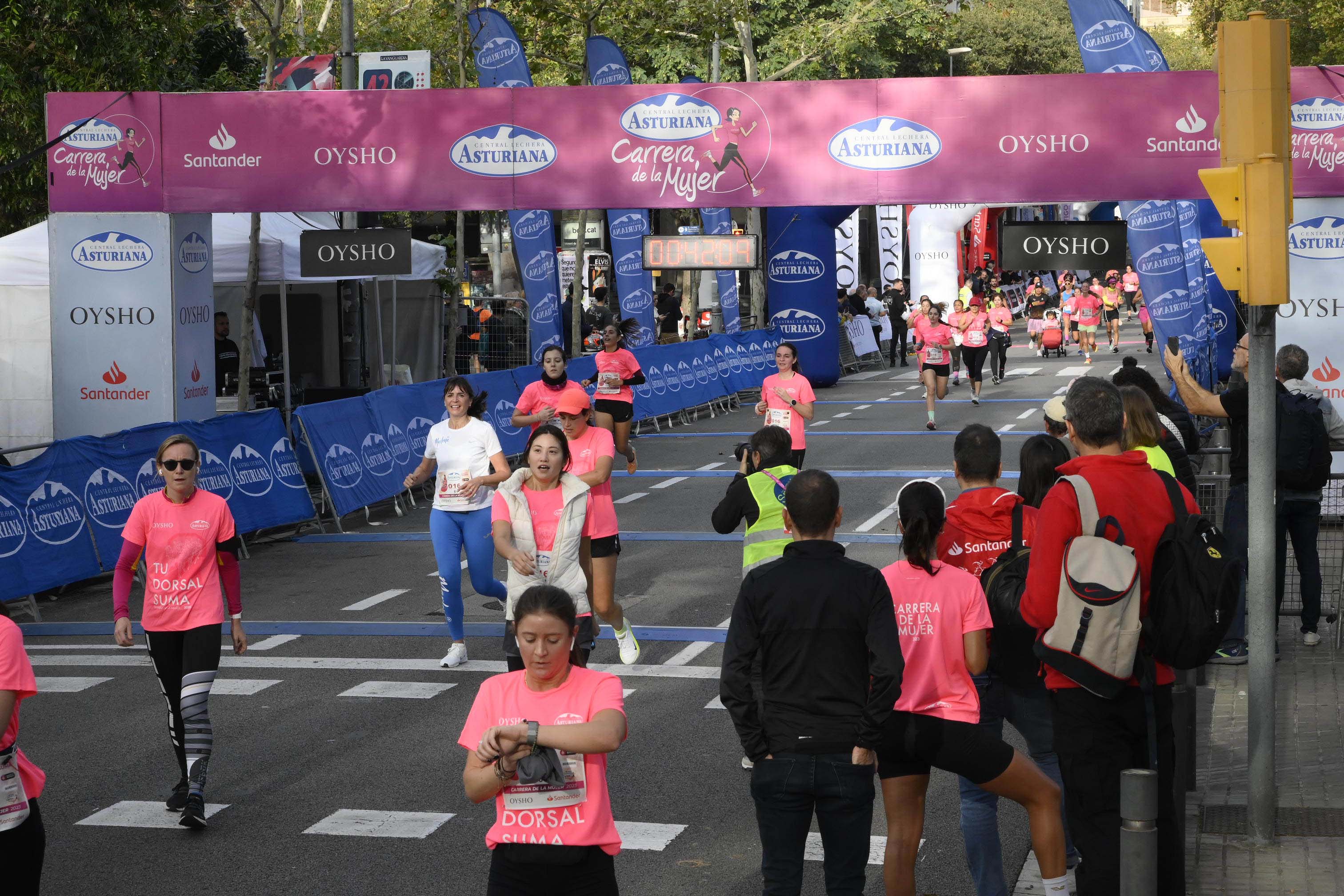 Las mejores fotos de la Carrera de la Mujer de Barcelona 2023. 4341