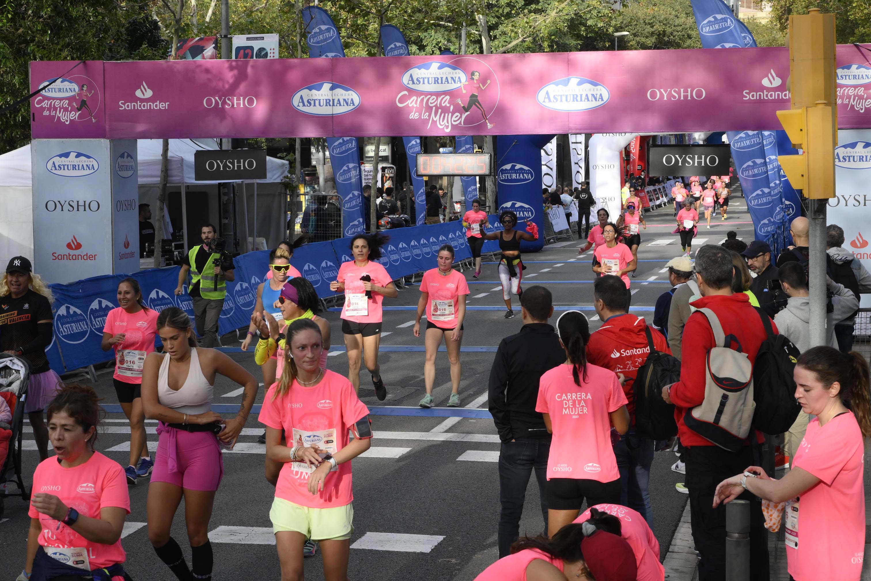 Las mejores fotos de la Carrera de la Mujer de Barcelona 2023. 4349