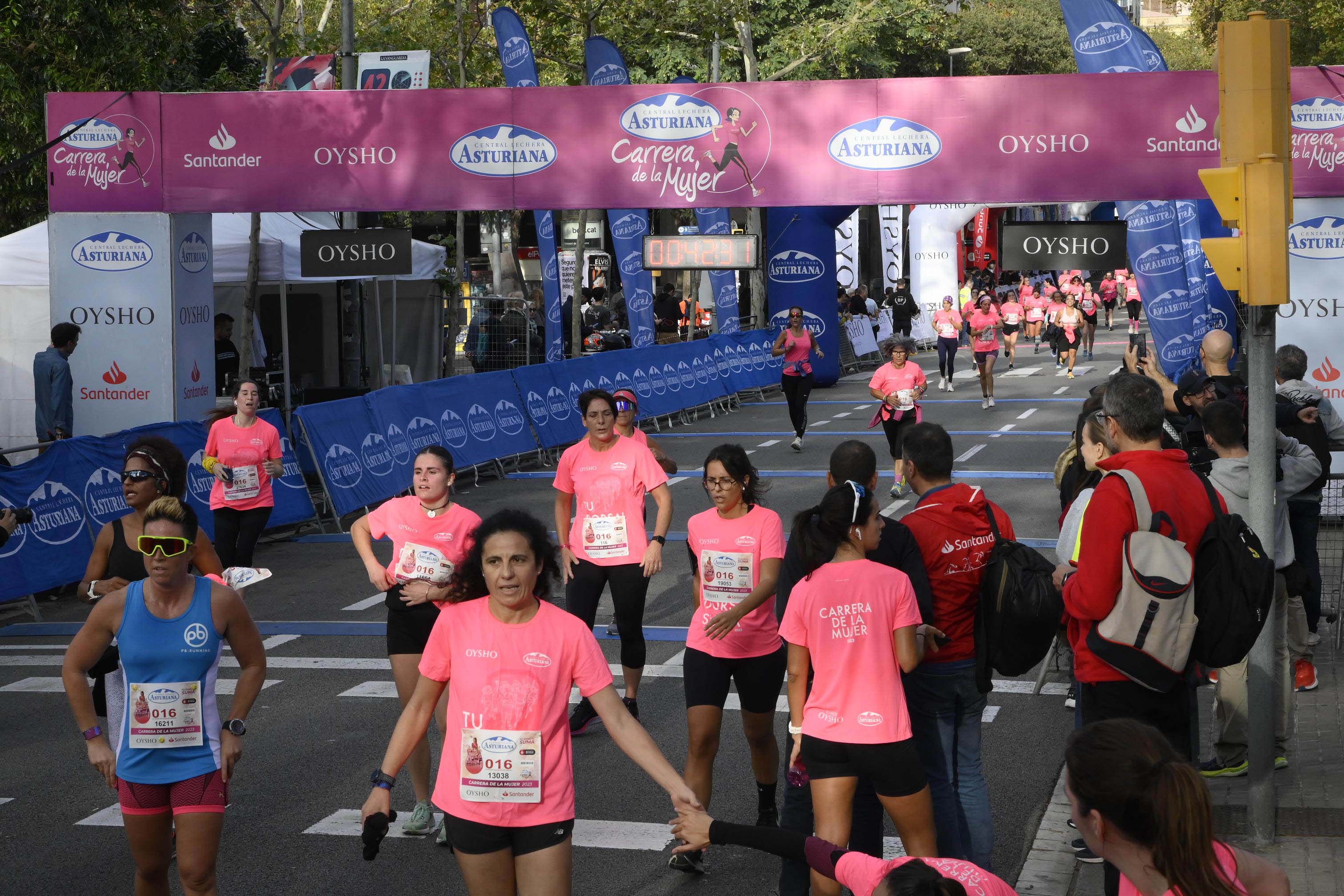 Las mejores fotos de la Carrera de la Mujer de Barcelona 2023. 4352