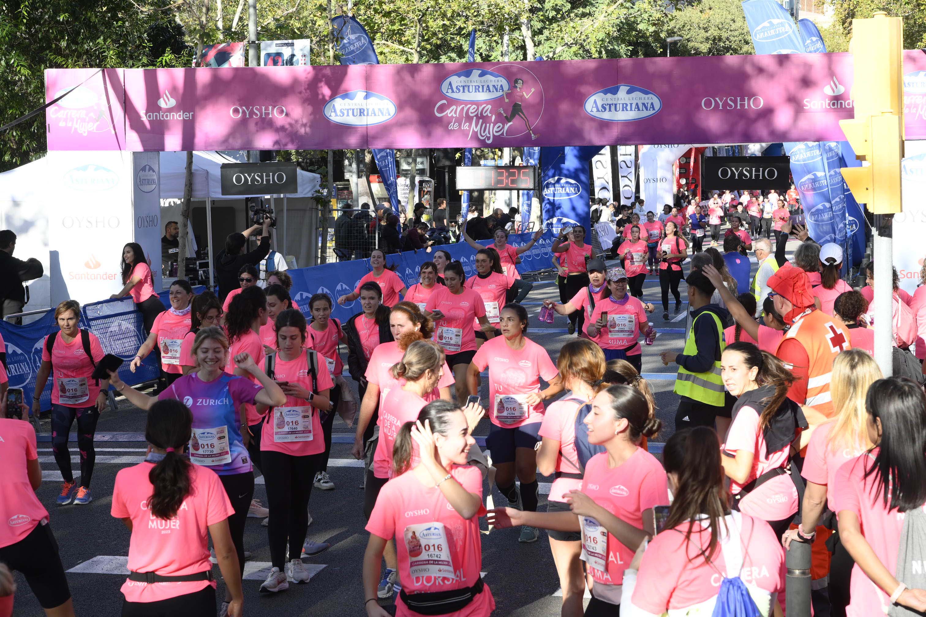 Las mejores fotos de la Carrera de la Mujer de Barcelona 2023. 5235
