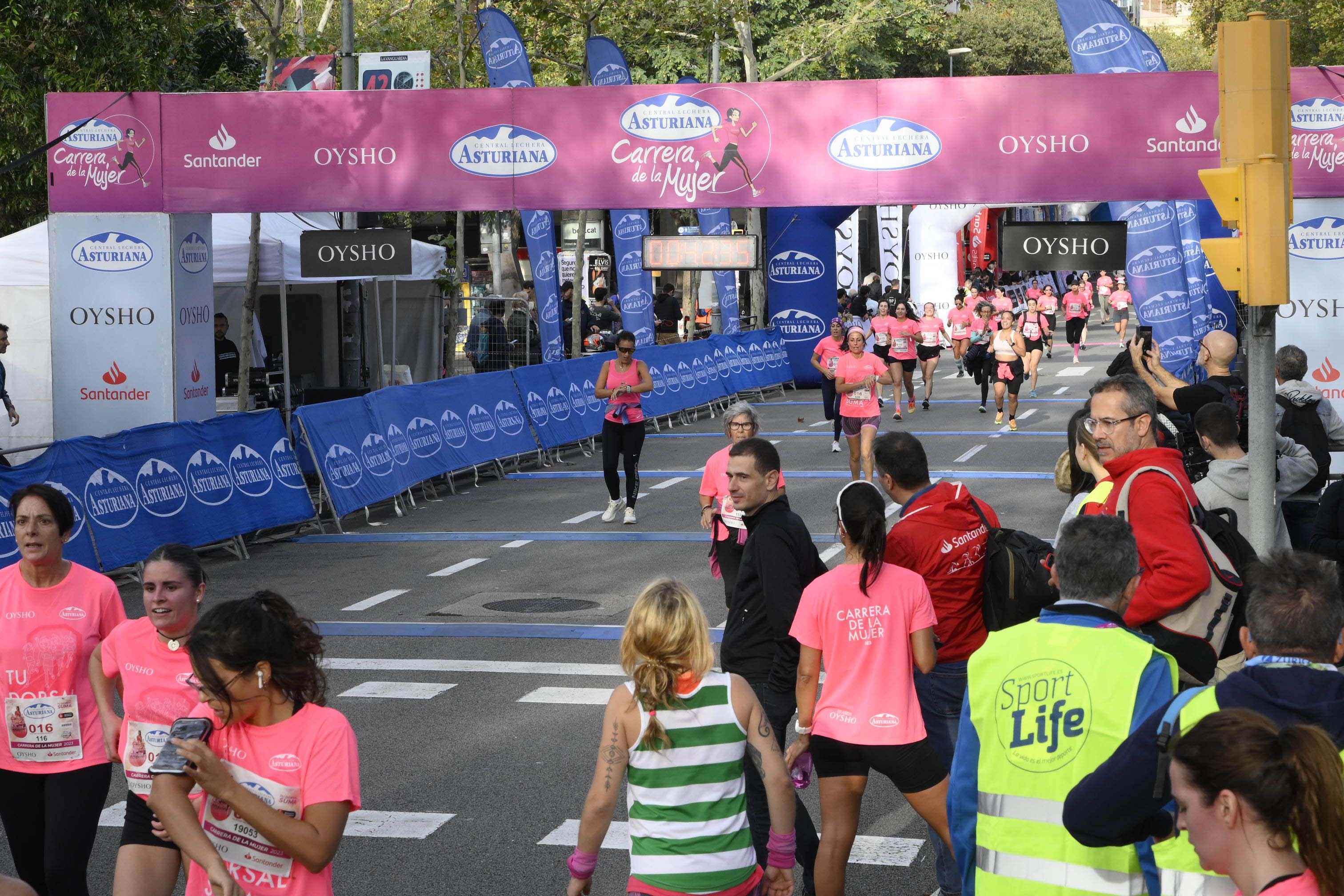 Las mejores fotos de la Carrera de la Mujer de Barcelona 2023. 4354