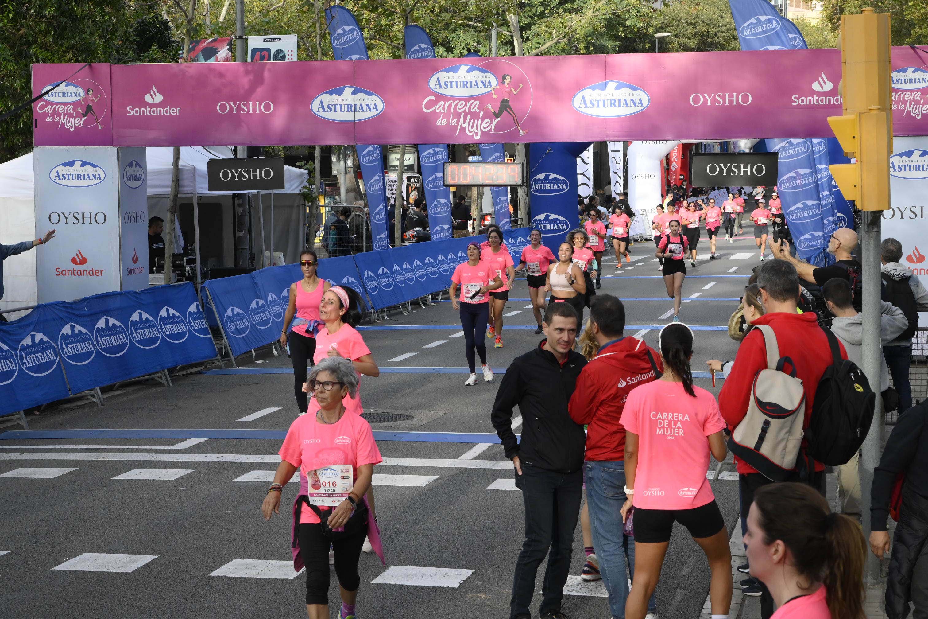 Las mejores fotos de la Carrera de la Mujer de Barcelona 2023. 4356