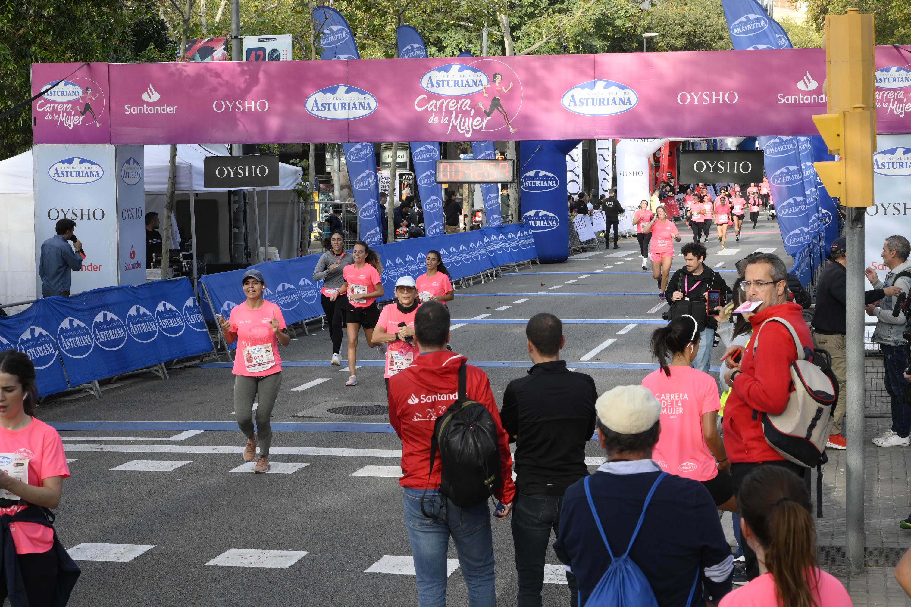 Las mejores fotos de la Carrera de la Mujer de Barcelona 2023. 4366