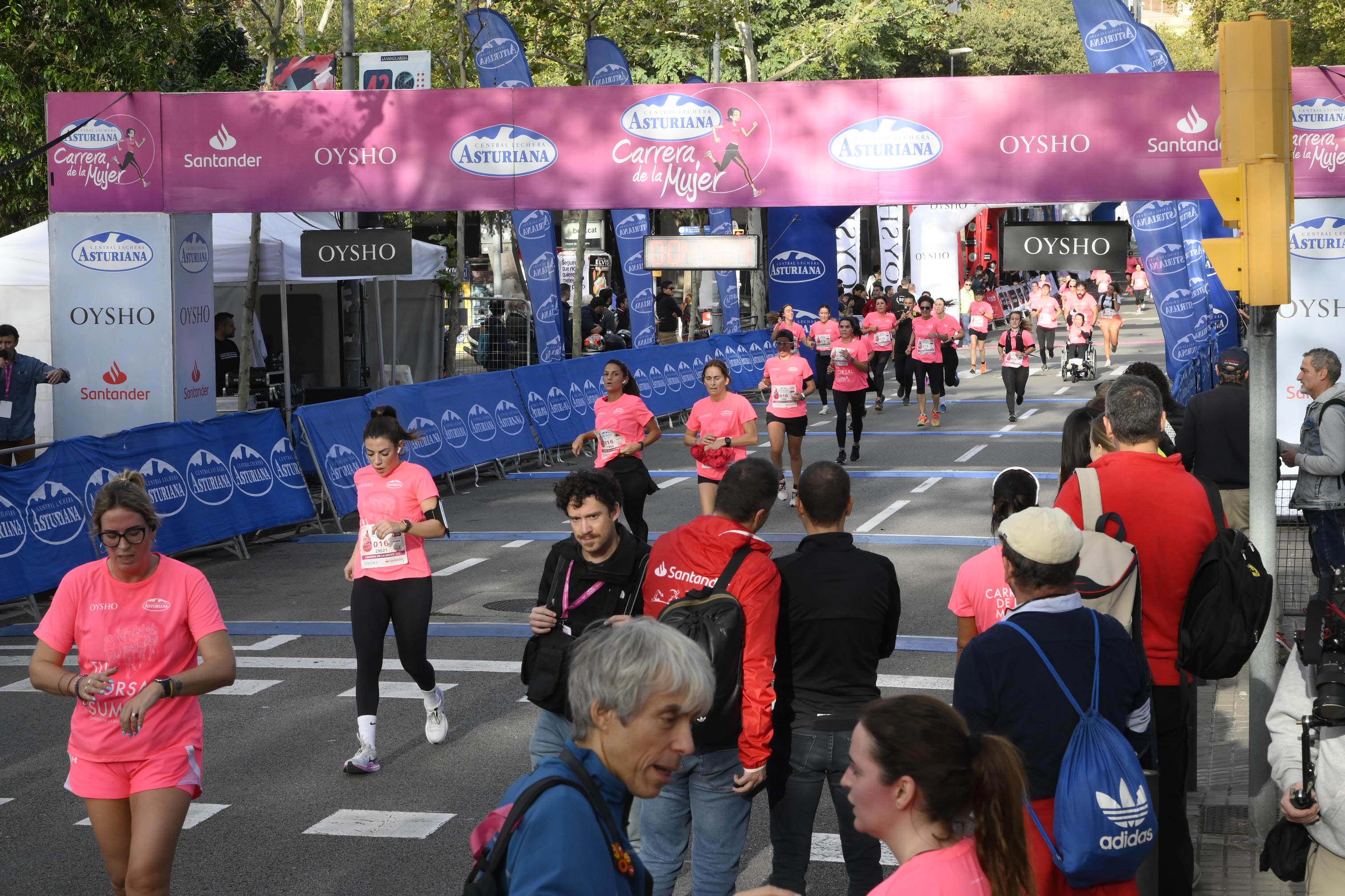 Las mejores fotos de la Carrera de la Mujer de Barcelona 2023. 4371