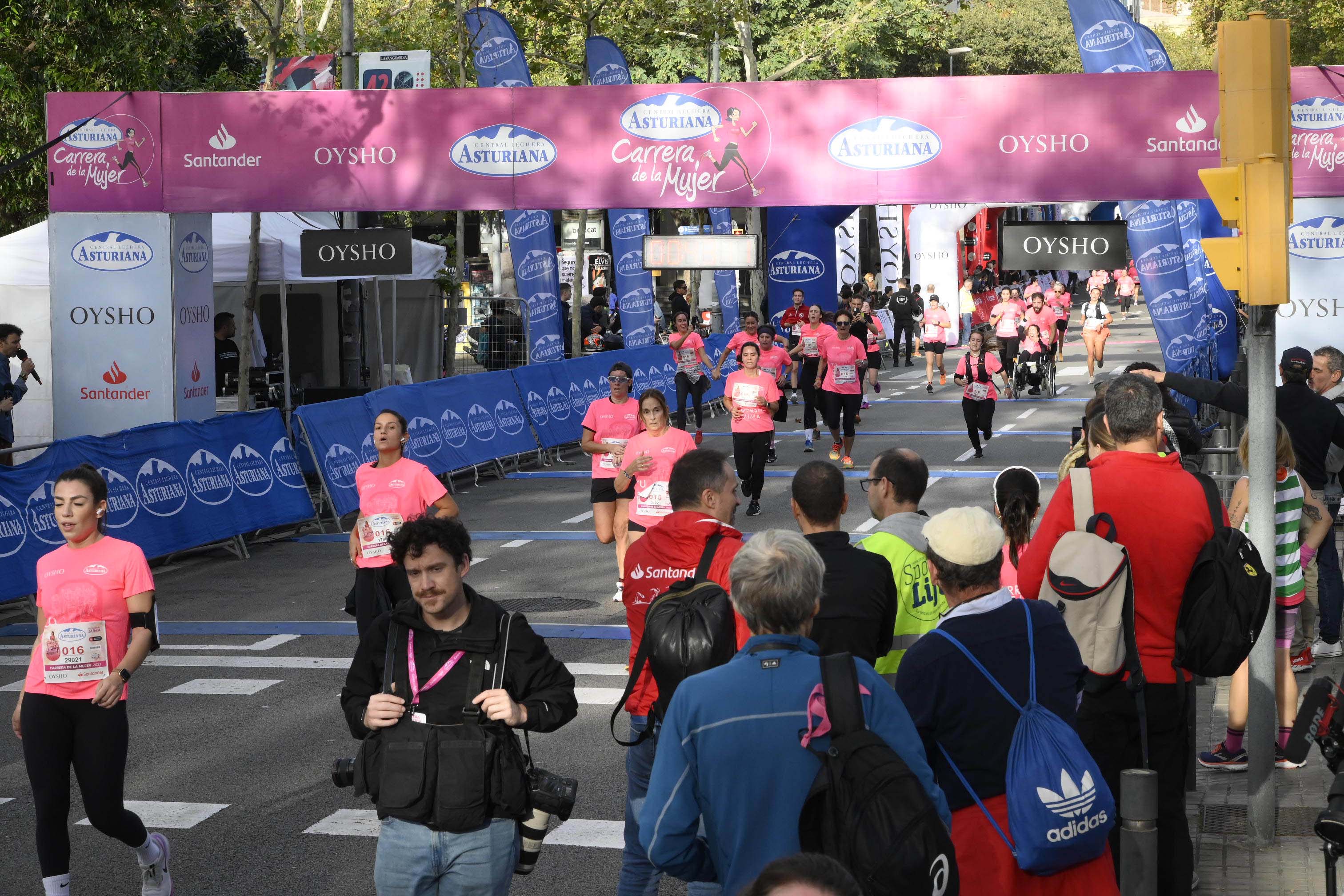Las mejores fotos de la Carrera de la Mujer de Barcelona 2023. 4372