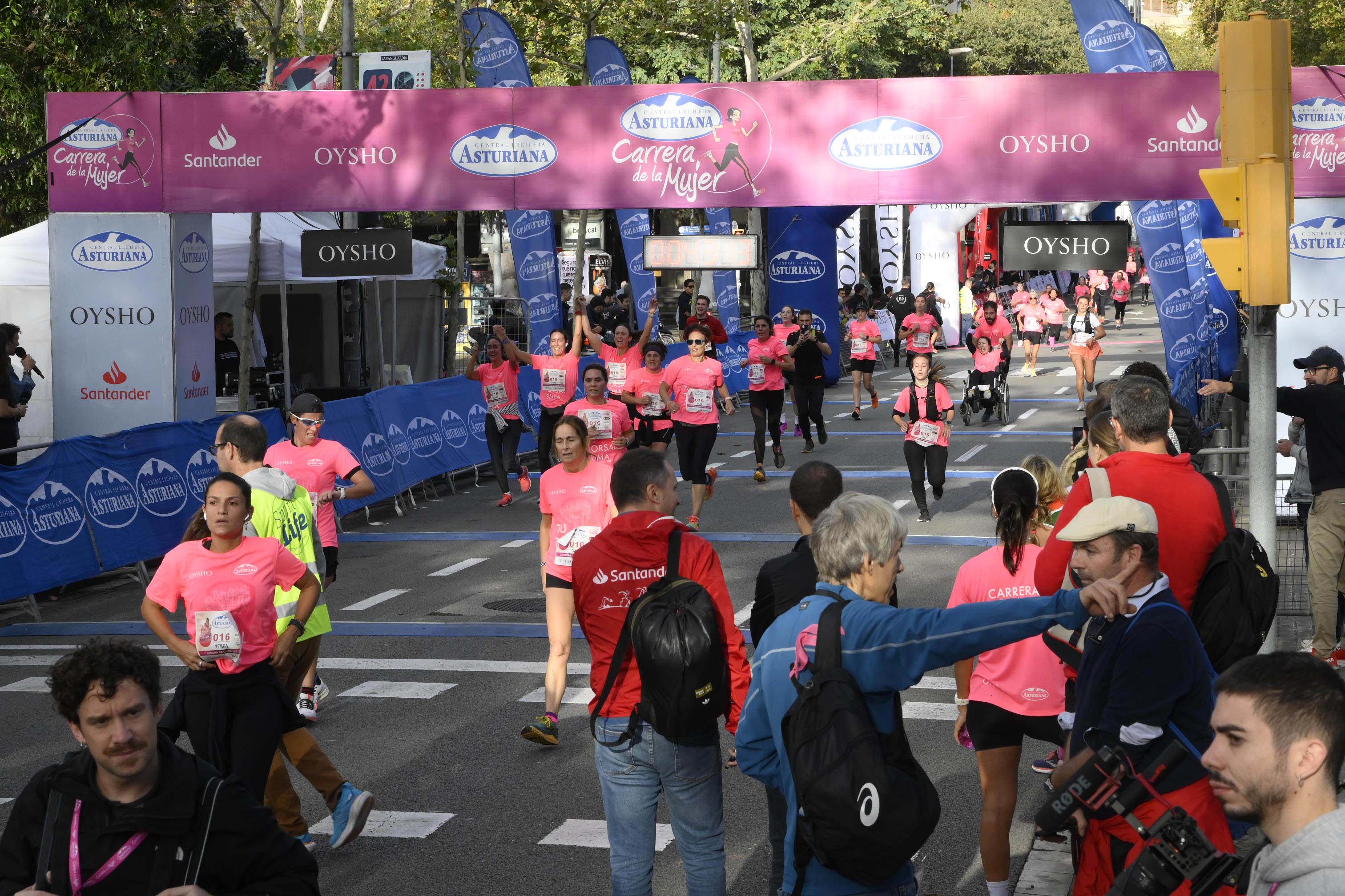 Las mejores fotos de la Carrera de la Mujer de Barcelona 2023. 4373
