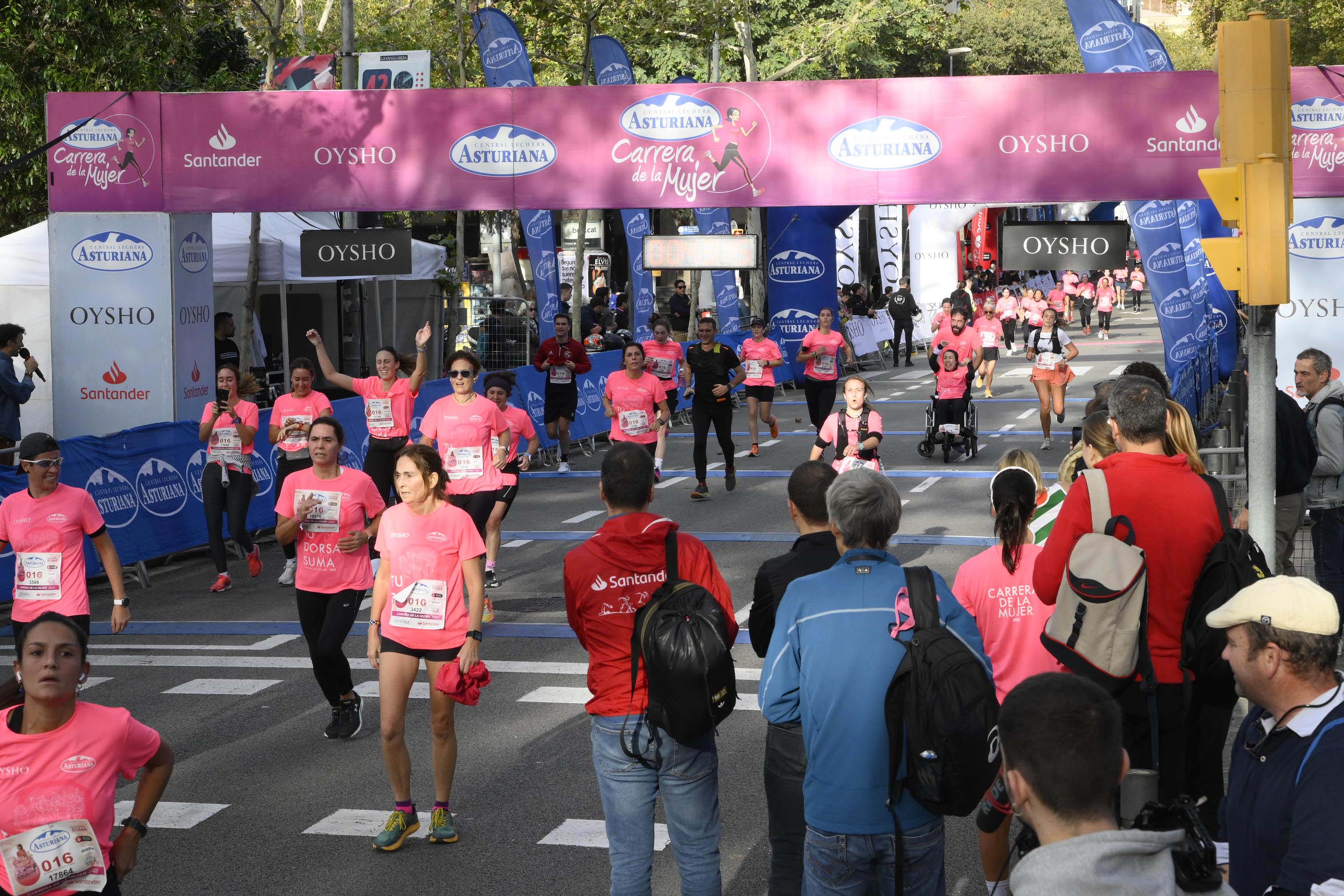 Las mejores fotos de la Carrera de la Mujer de Barcelona 2023. 4374