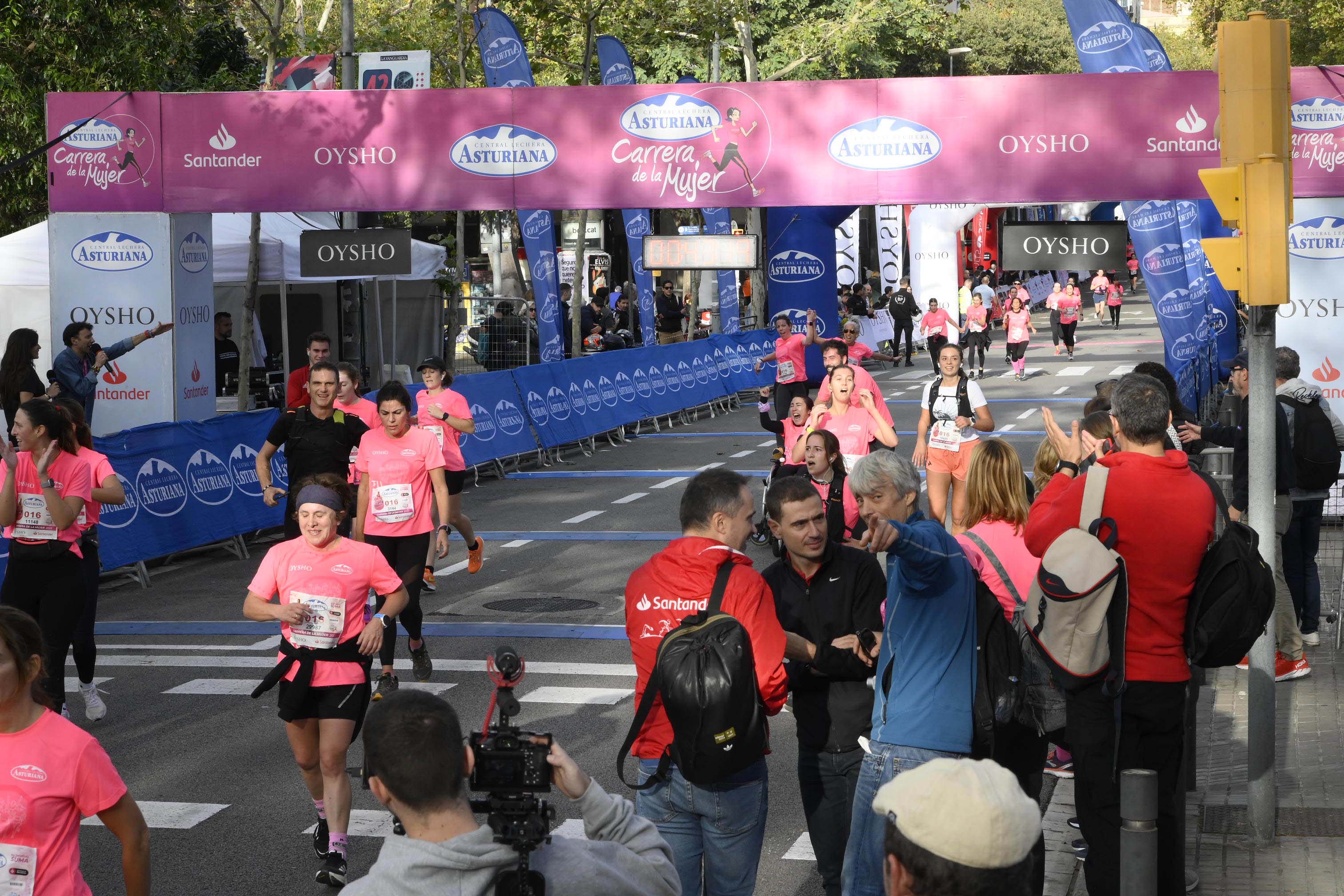 Las mejores fotos de la Carrera de la Mujer de Barcelona 2023. 4376