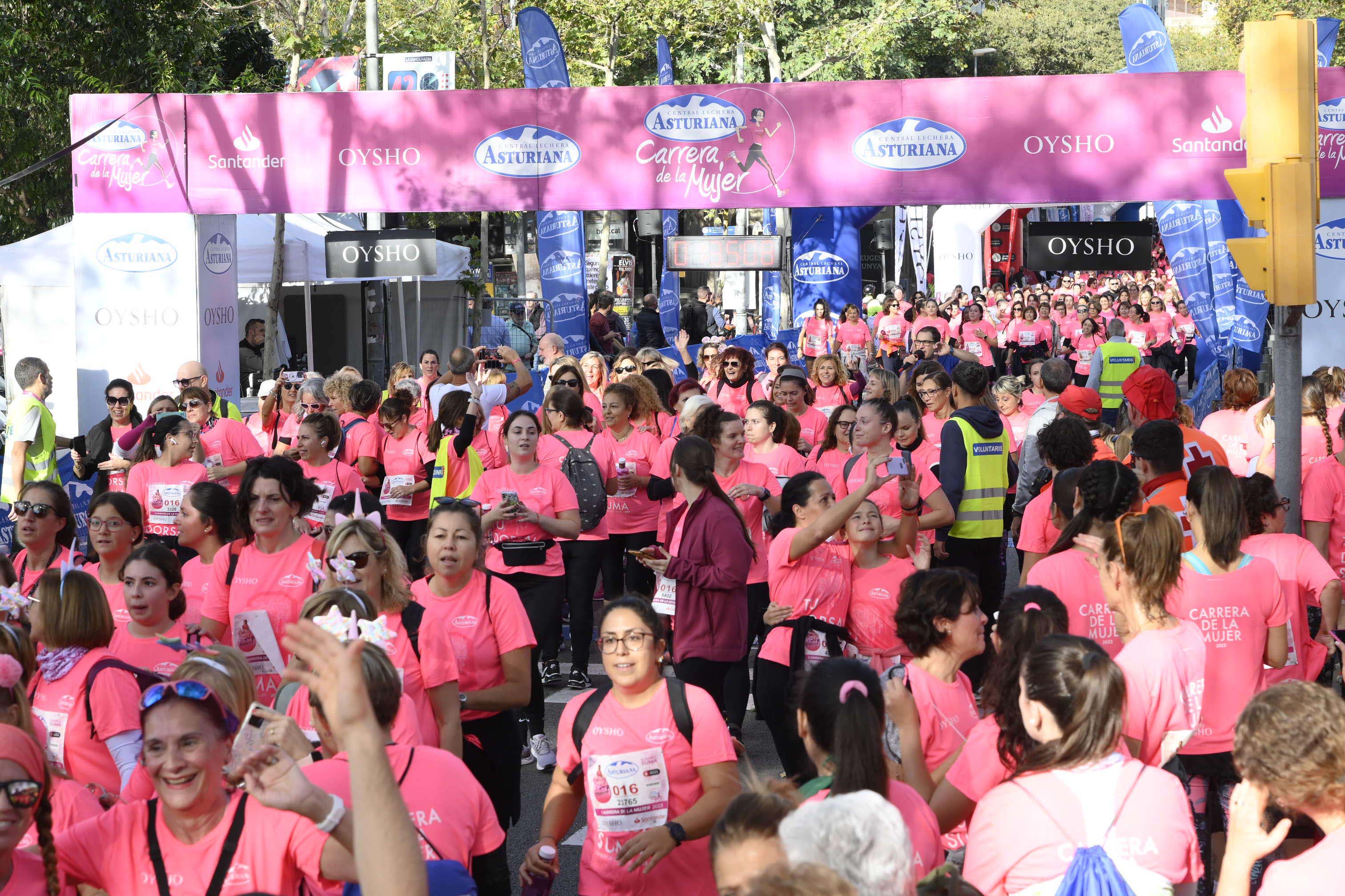 Las mejores fotos de la Carrera de la Mujer de Barcelona 2023. 5854