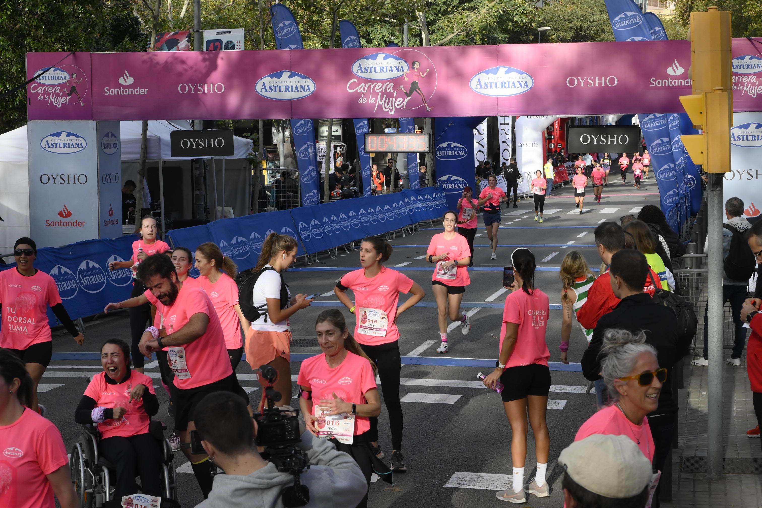 Las mejores fotos de la Carrera de la Mujer de Barcelona 2023. 4384