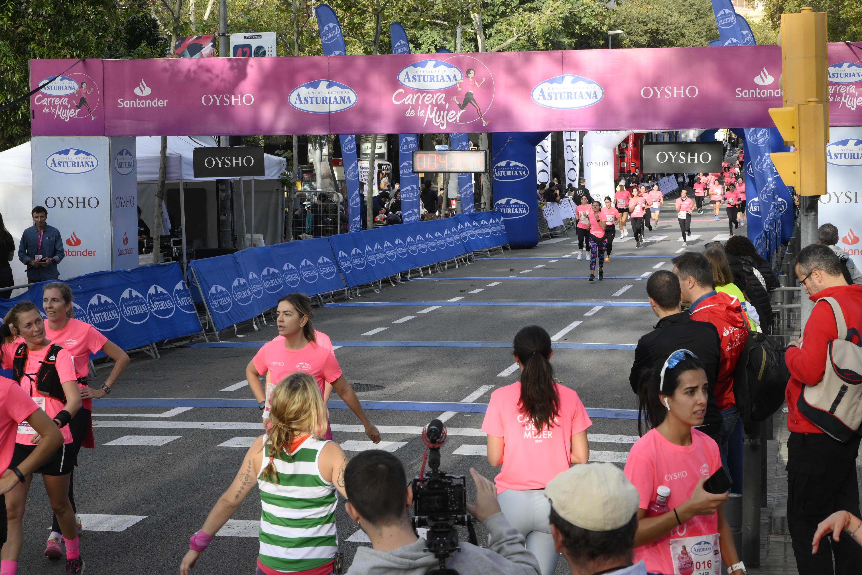 Las mejores fotos de la Carrera de la Mujer de Barcelona 2023. 4396