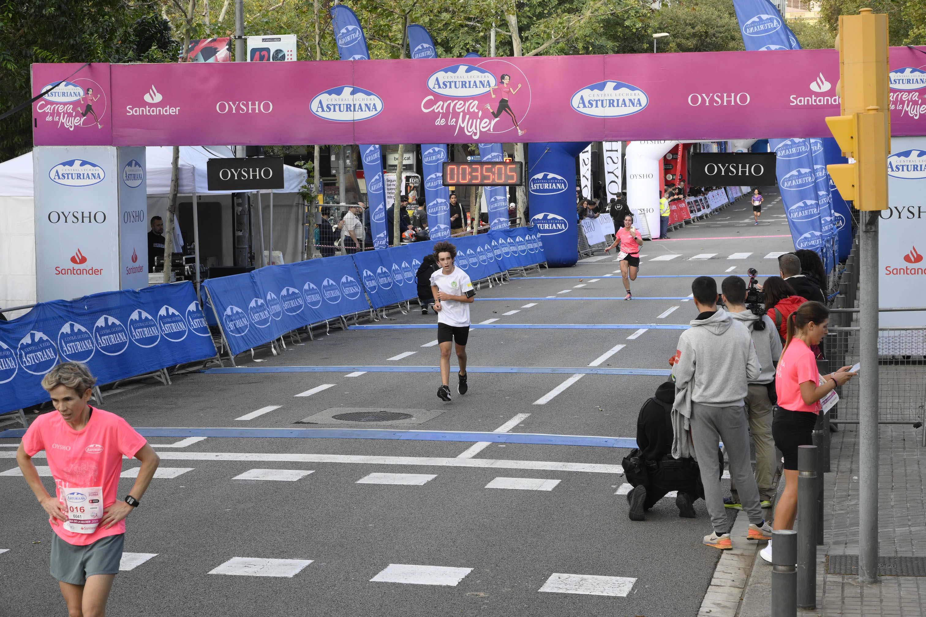 Las mejores fotos de la Carrera de la Mujer de Barcelona 2023. 4141