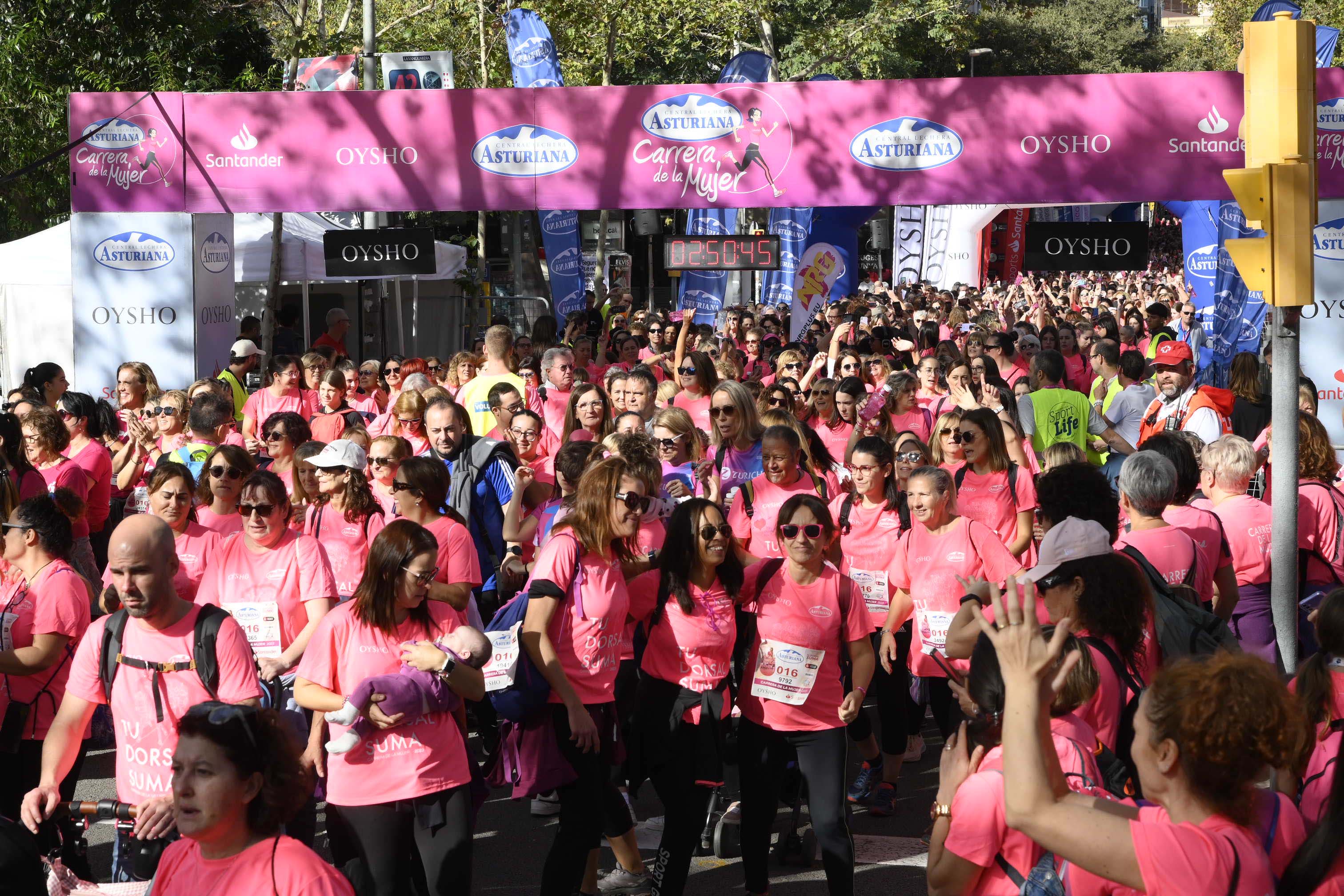 Las mejores fotos de la Carrera de la Mujer de Barcelona 2023. 8024