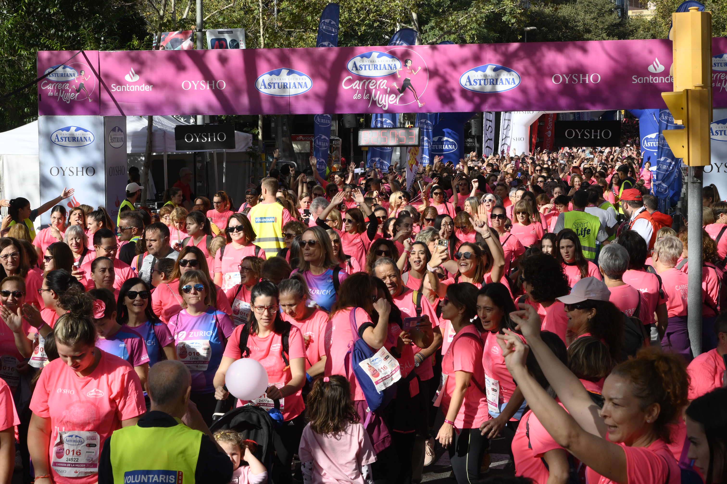 Las mejores fotos de la Carrera de la Mujer de Barcelona 2023. 8028